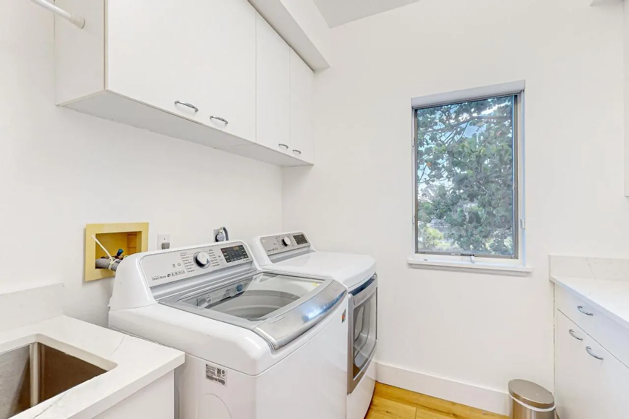 To Bay View Holiday home