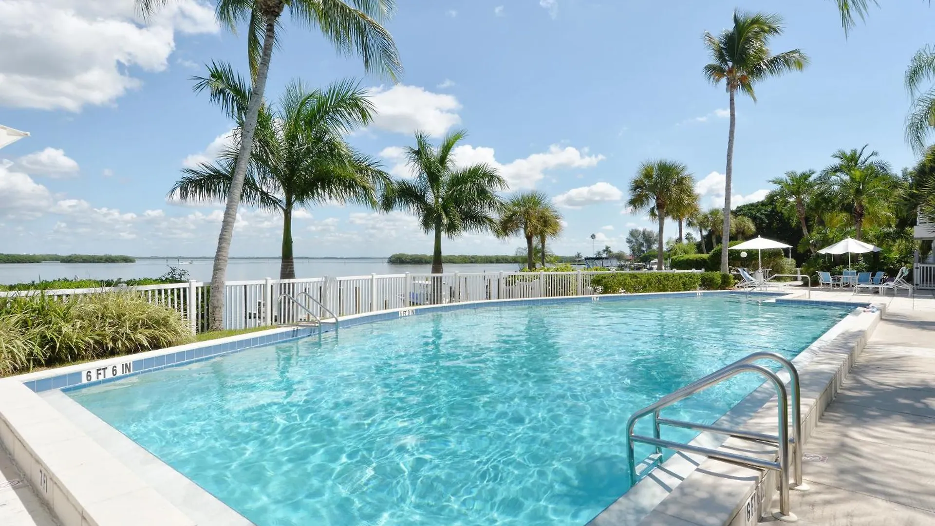 Paradise #111 On Longboat Apartment *