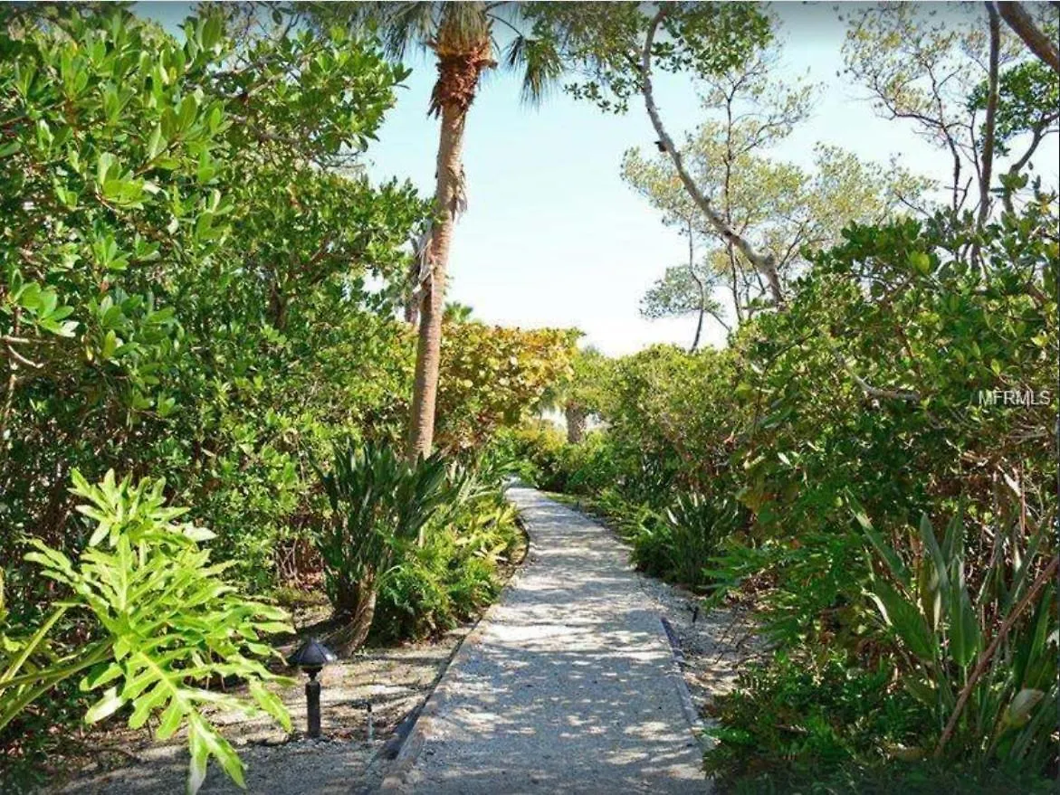 The Tree House! Beautiful Townhome In With Great Amenities Surrounded By Nature!