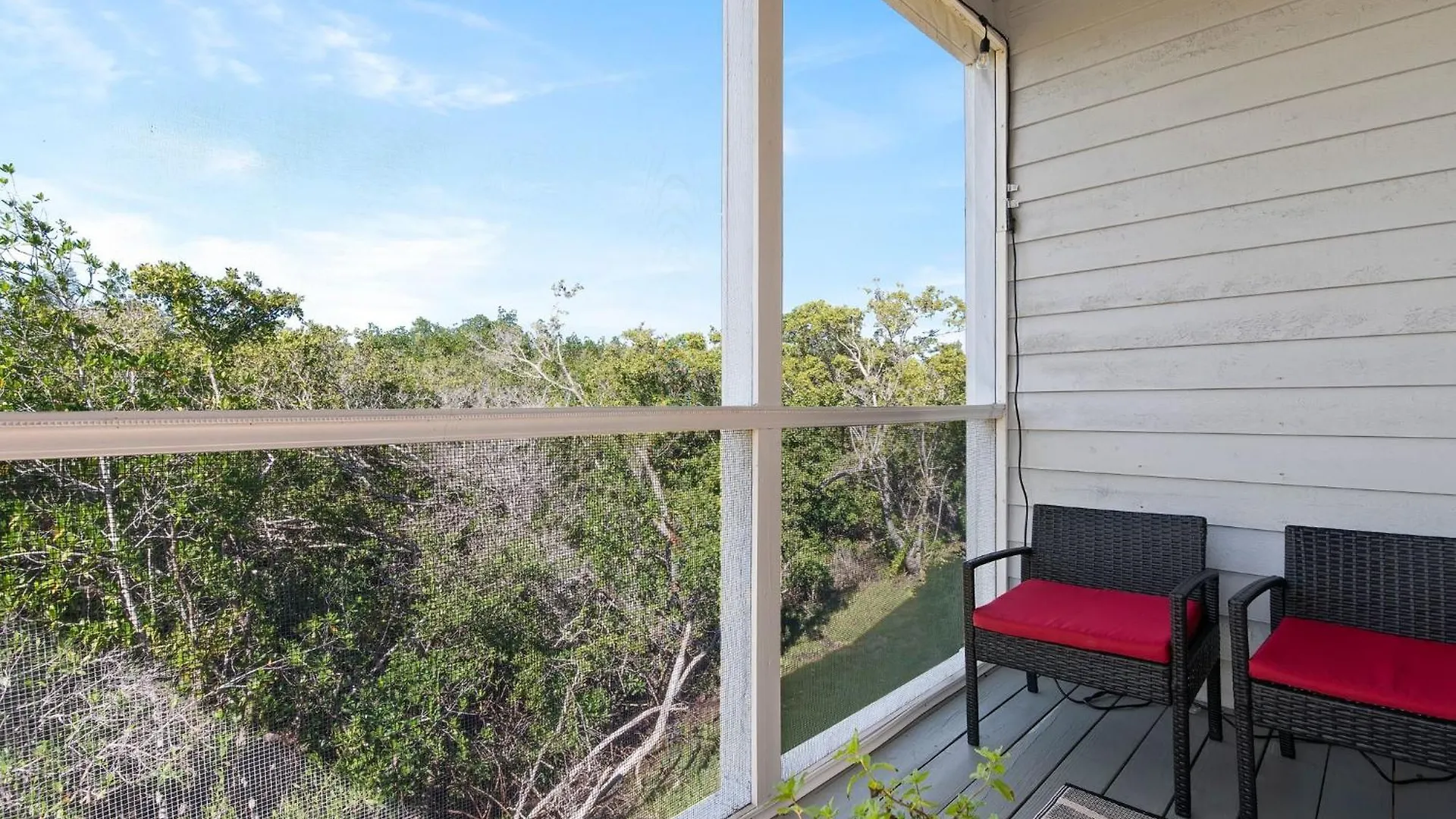 The Tree House! Beautiful Townhome In With Great Amenities Surrounded By Nature! *
