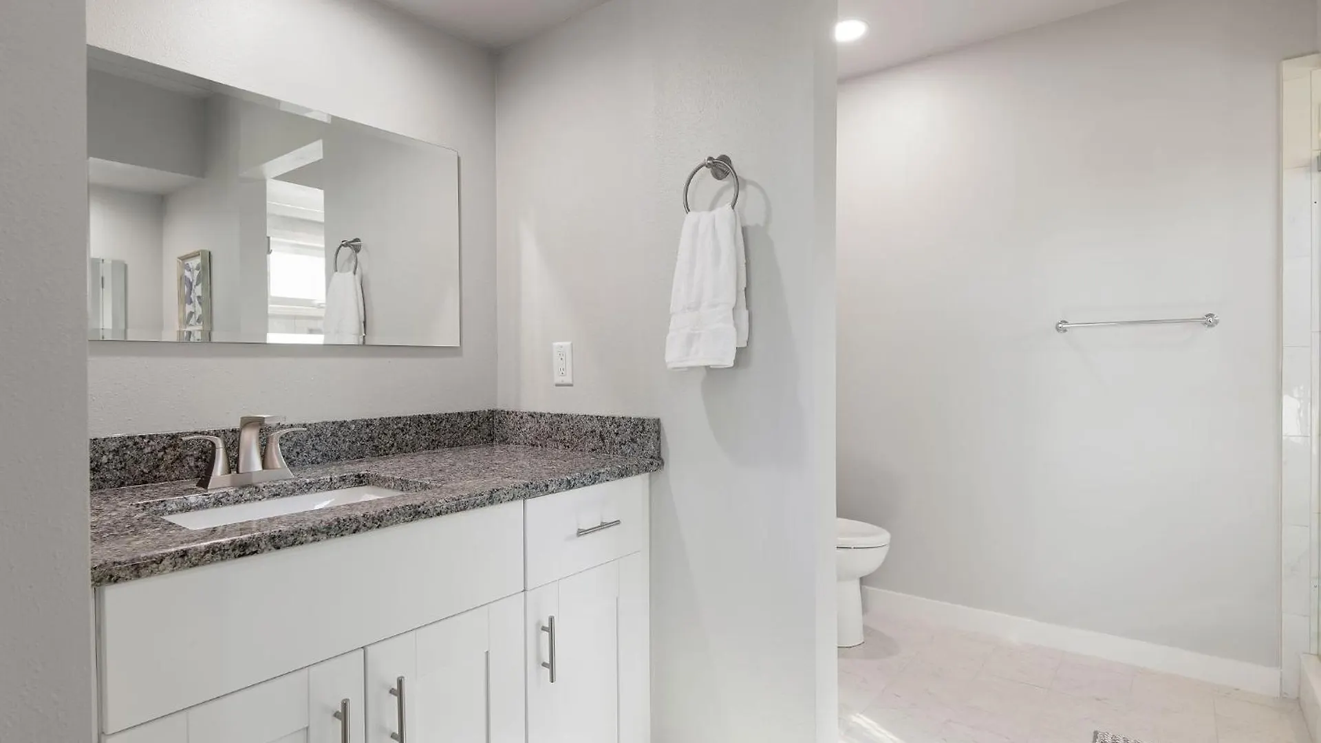 Holiday home The Tree House! Beautiful Townhome In With Great Amenities Surrounded By Nature! *