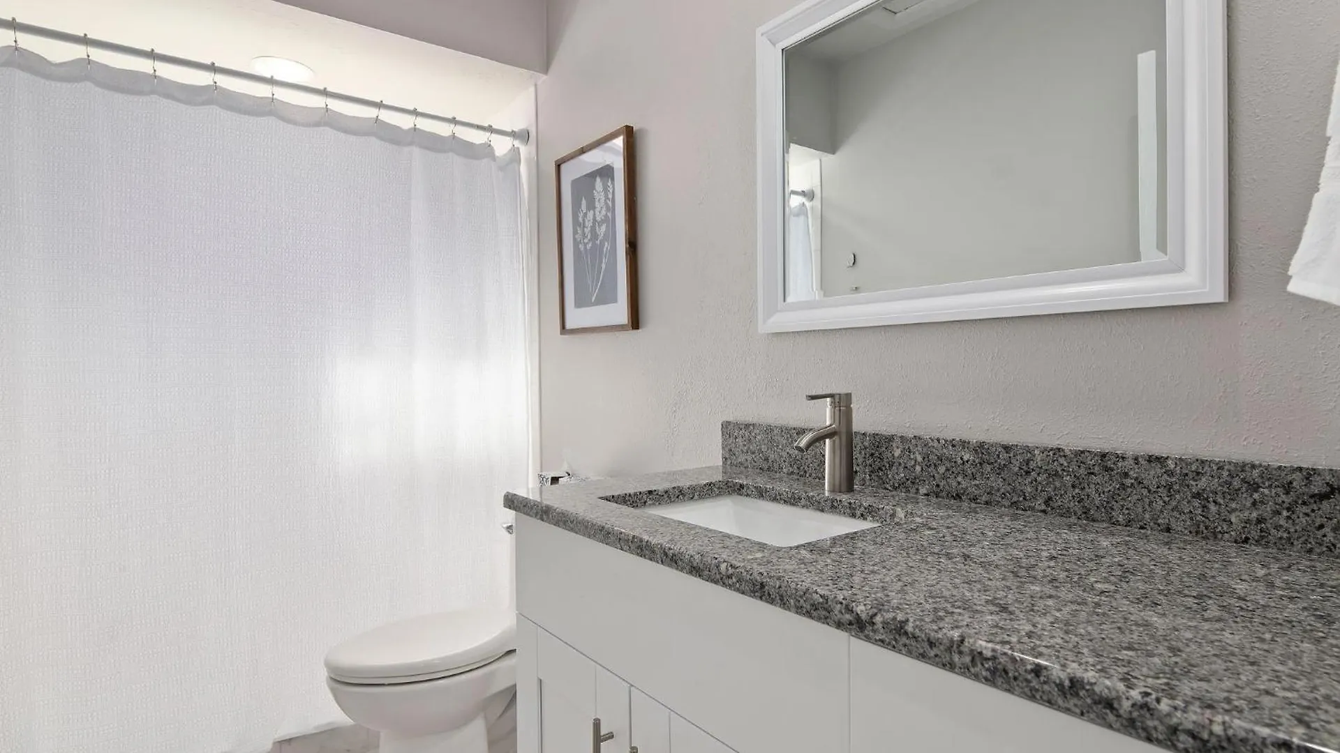 The Tree House! Beautiful Townhome In With Great Amenities Surrounded By Nature! Holiday home Longboat Key