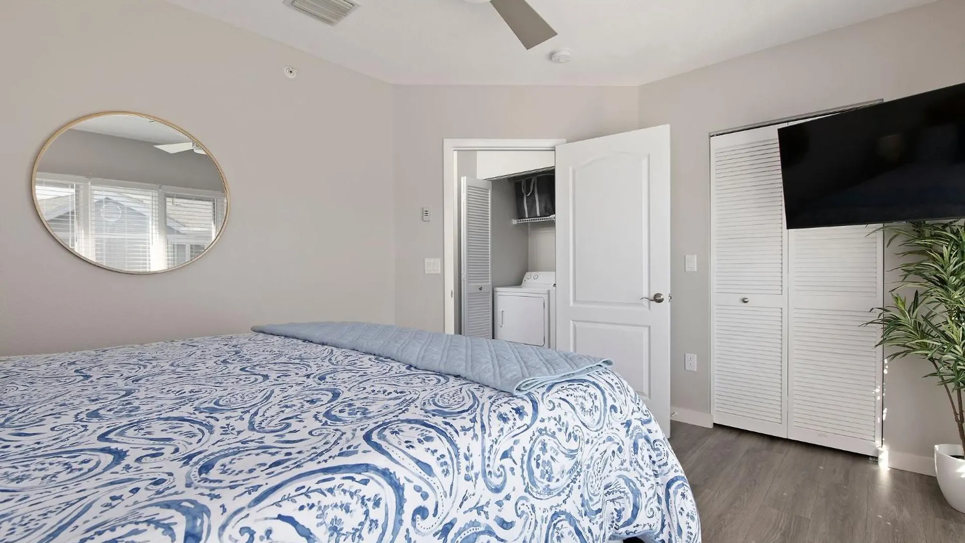 The Tree House! Beautiful Townhome In With Great Amenities Surrounded By Nature! Holiday home *