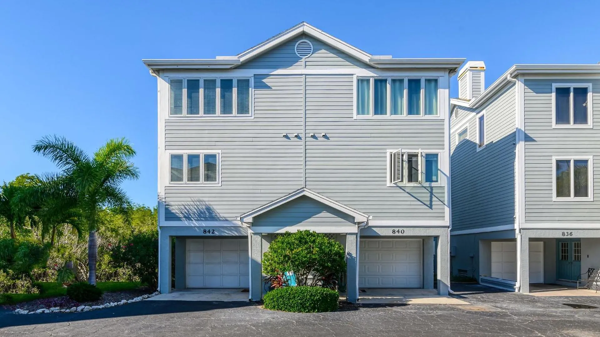 The Tree House! Beautiful Townhome In With Great Amenities Surrounded By Nature! Holiday home Longboat Key