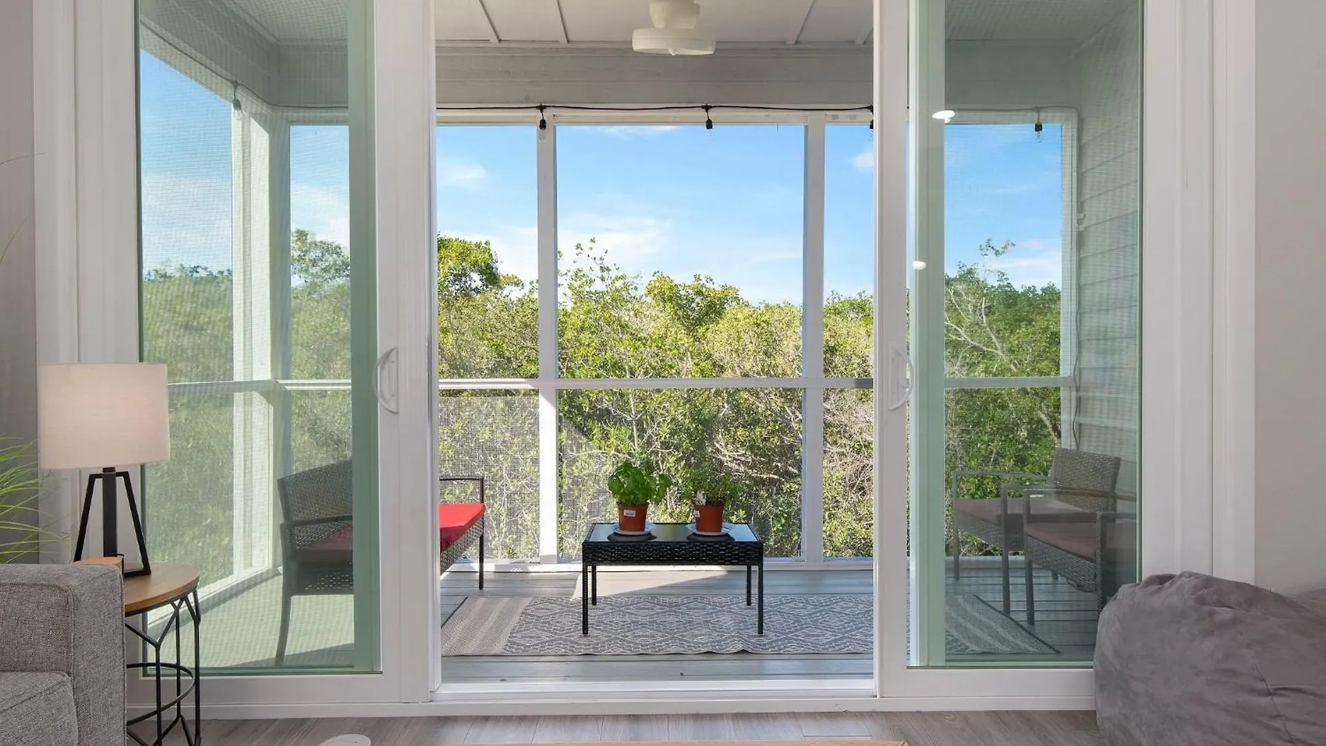 The Tree House! Beautiful Townhome In With Great Amenities Surrounded By Nature! *