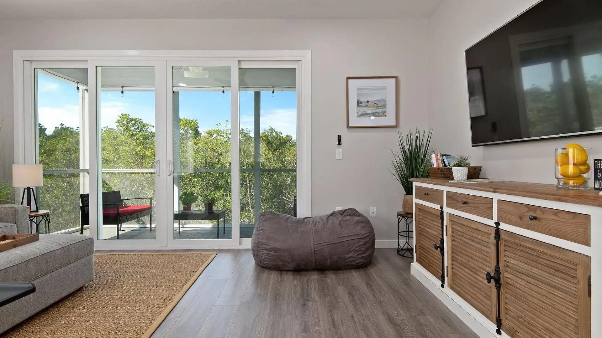 The Tree House! Beautiful Townhome In With Great Amenities Surrounded By Nature! Holiday home Longboat Key