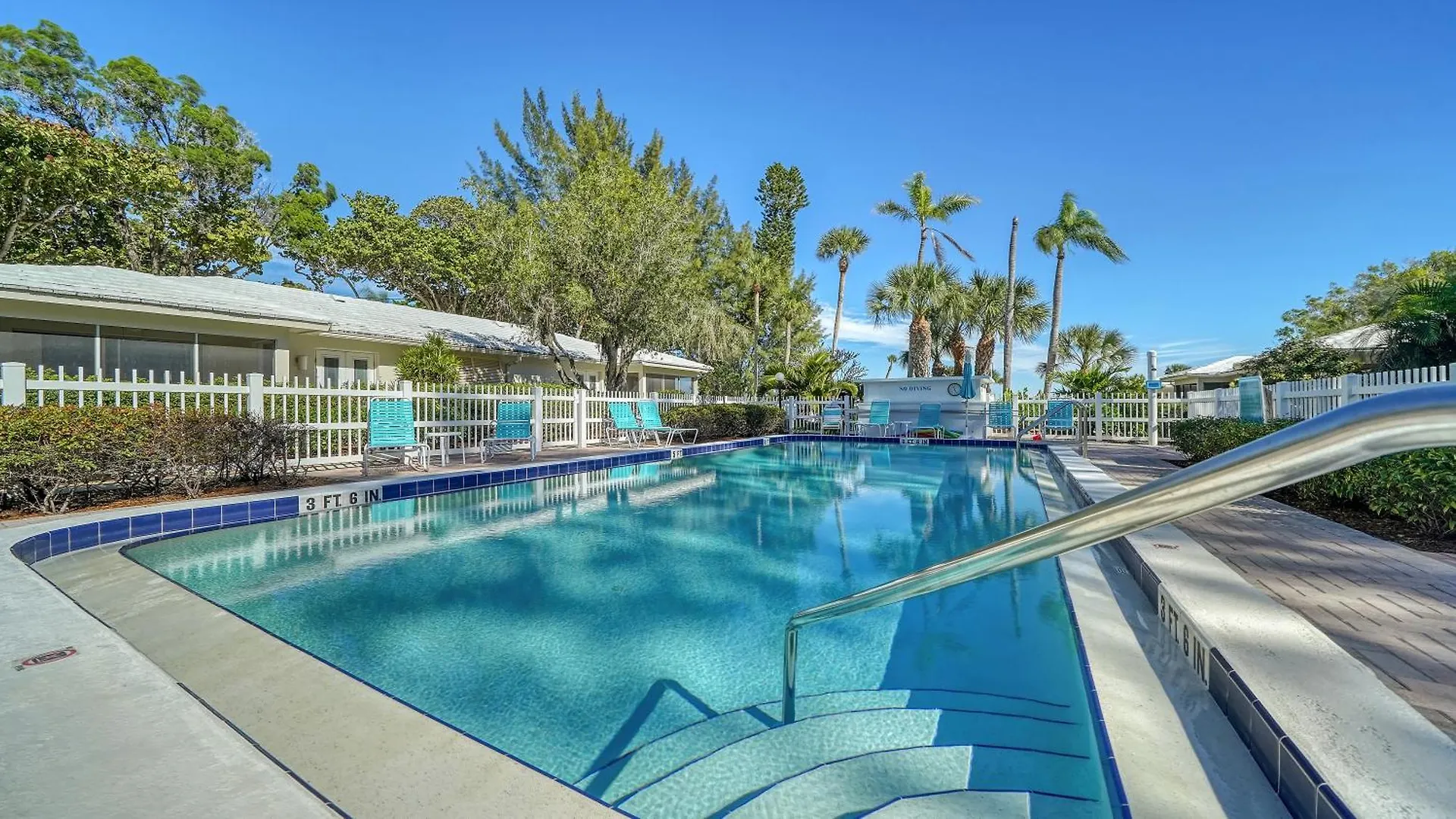 White Sands Of Longboat Apartment *