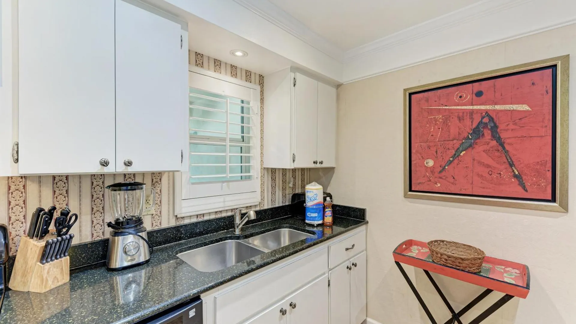 Sea Grape 4- Beachfront Apartment