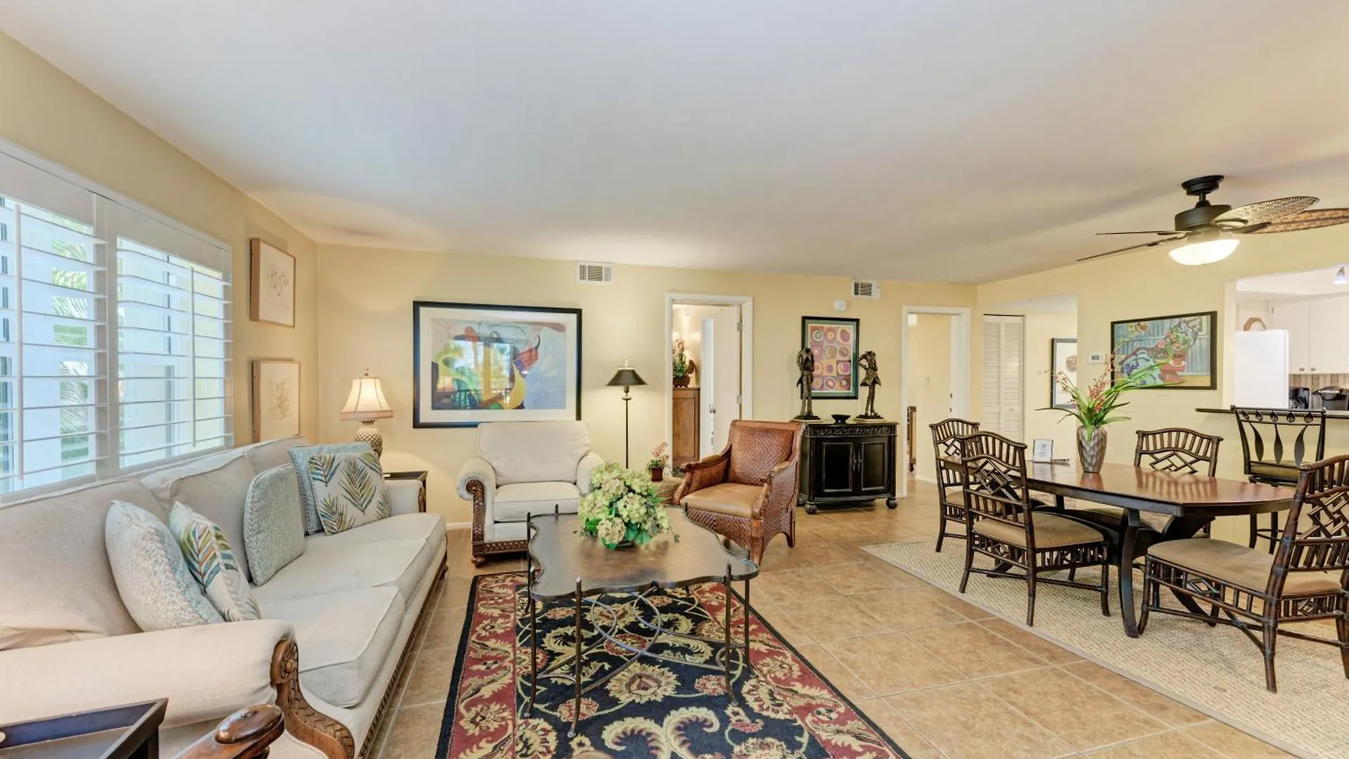 Sea Grape 4- Beachfront Apartment *