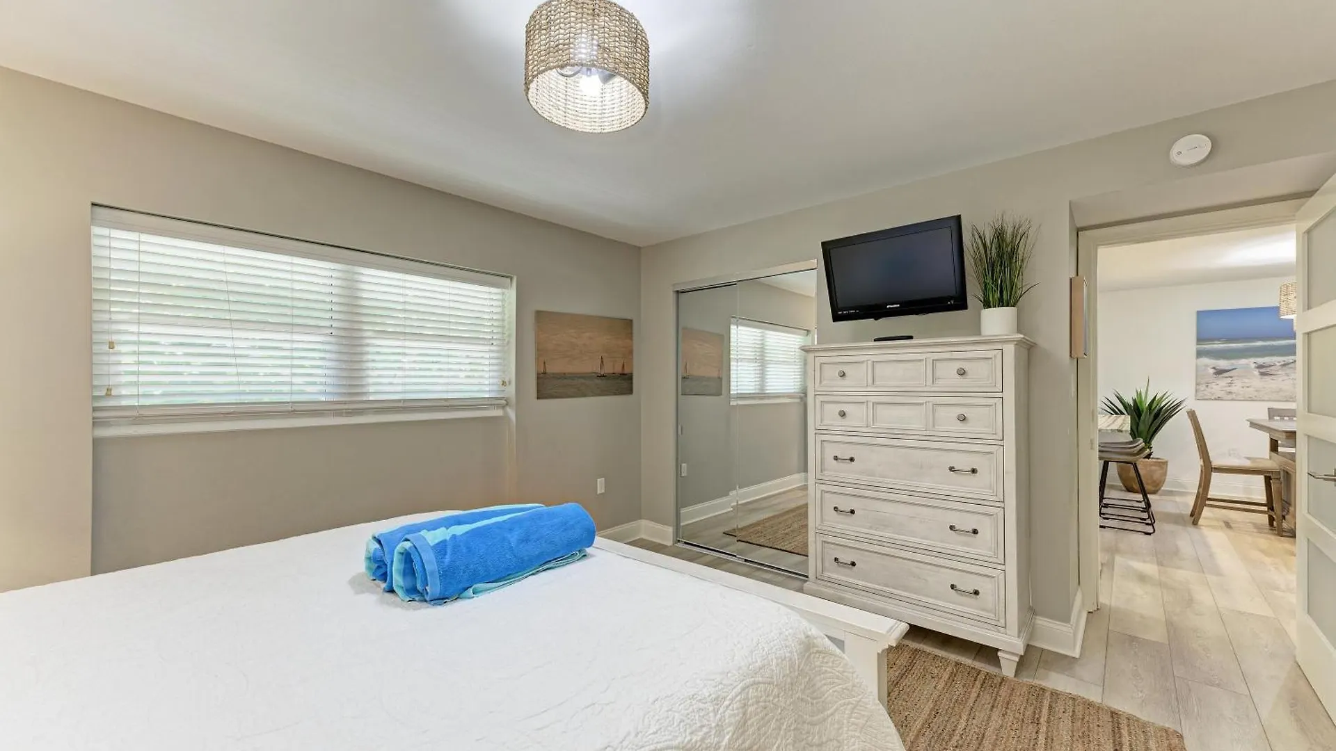 Sea Grape 7 - Beachfront Apartment Longboat Key