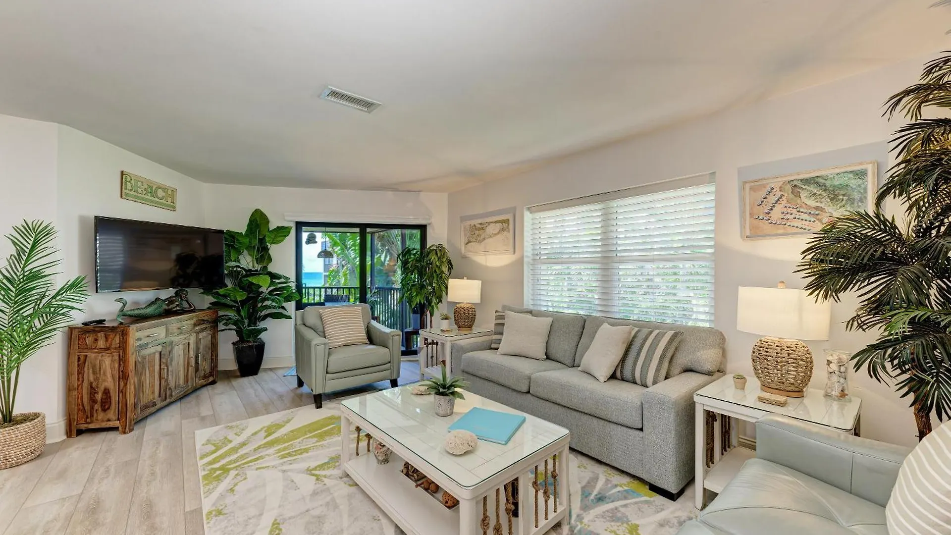 Sea Grape 7 - Beachfront Apartment *