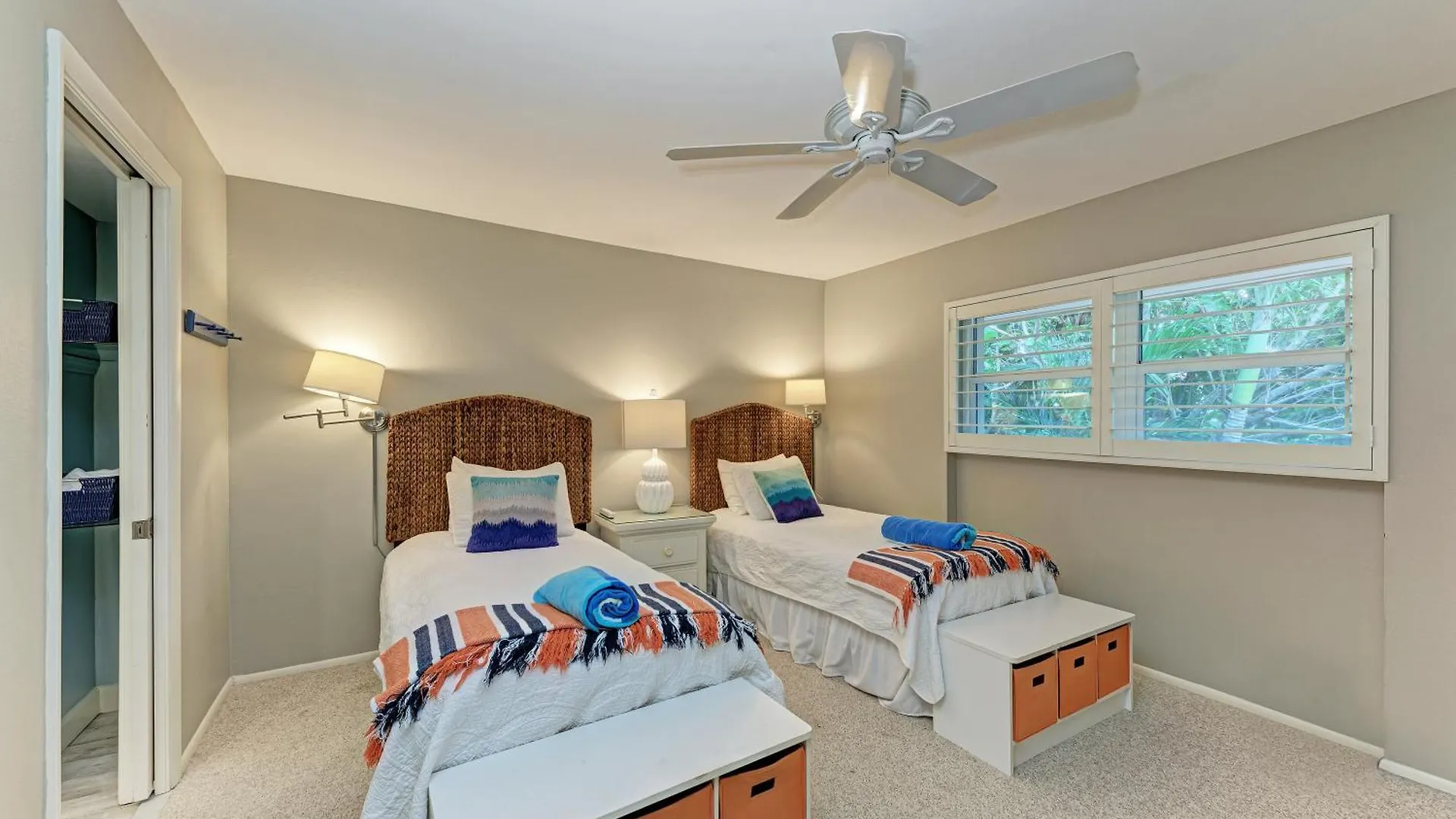 Sea Grape 6- Beachfront Apartment *