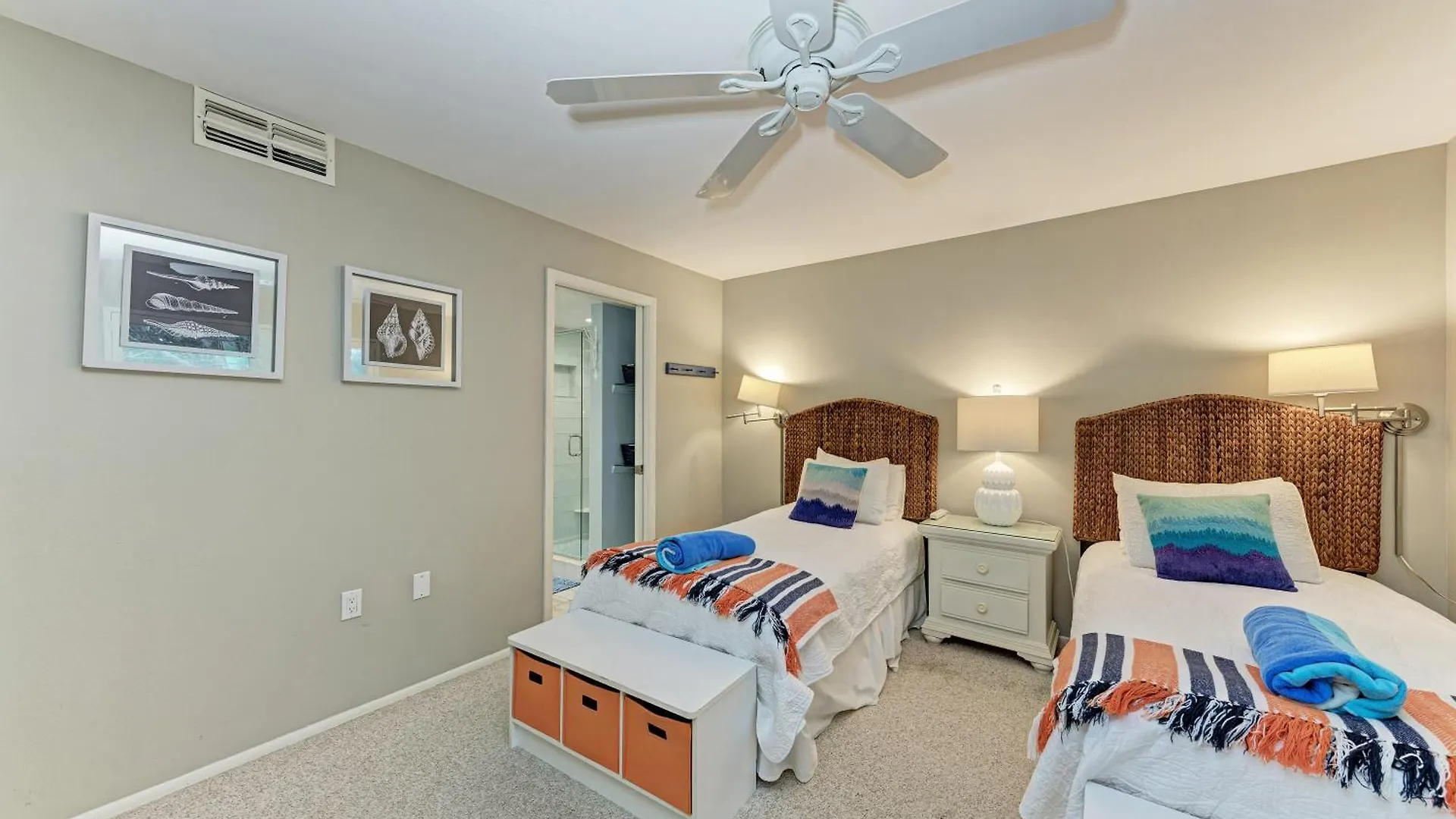 Sea Grape 6- Beachfront Apartment *