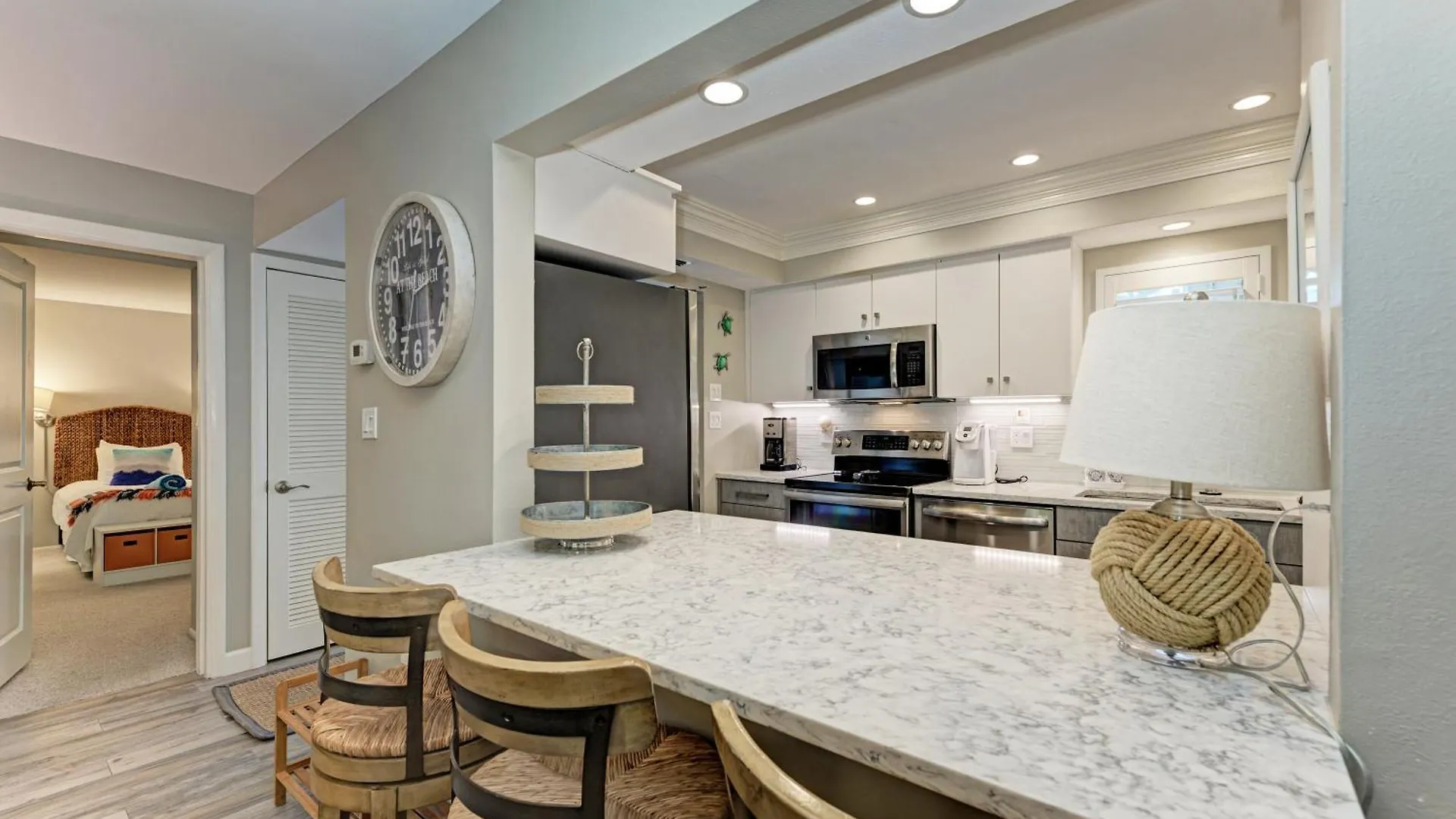 Sea Grape 6- Beachfront Apartment Longboat Key