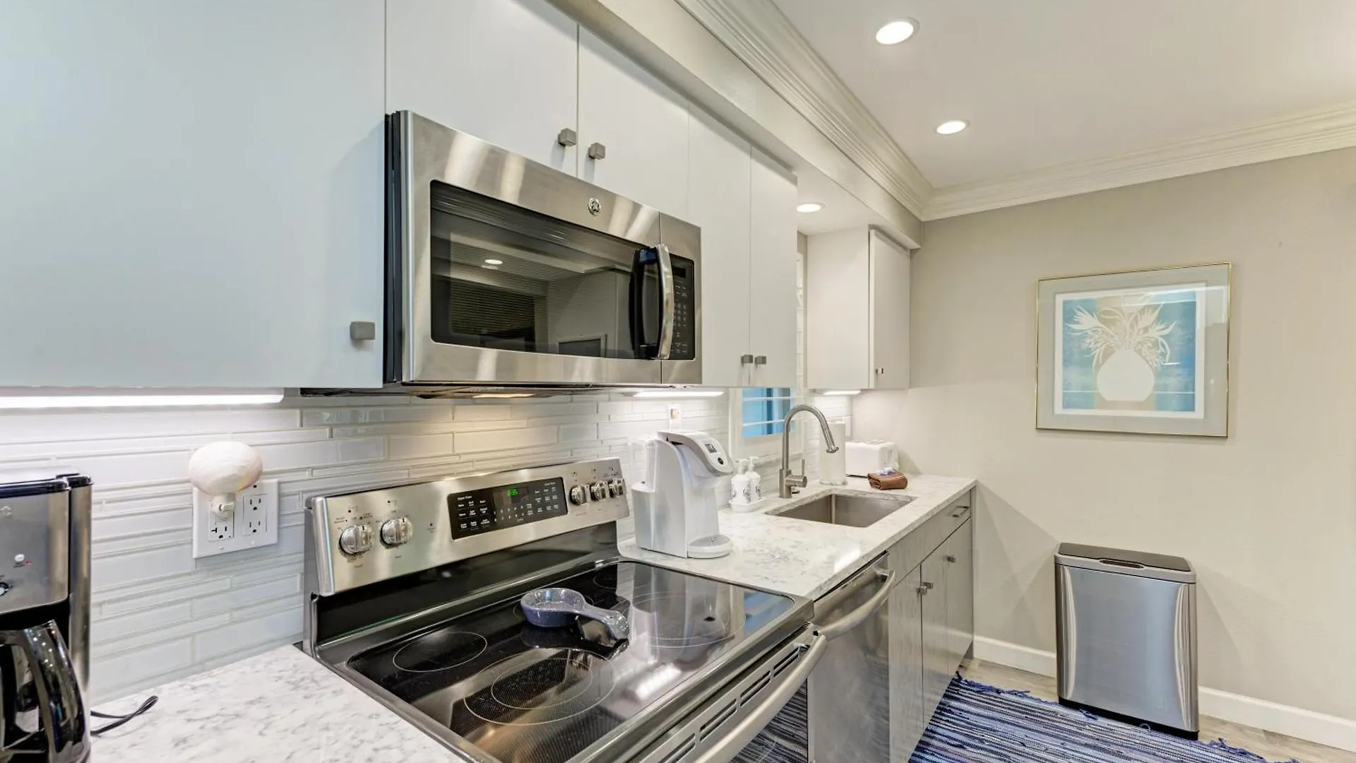 Apartment Sea Grape 6- Beachfront *