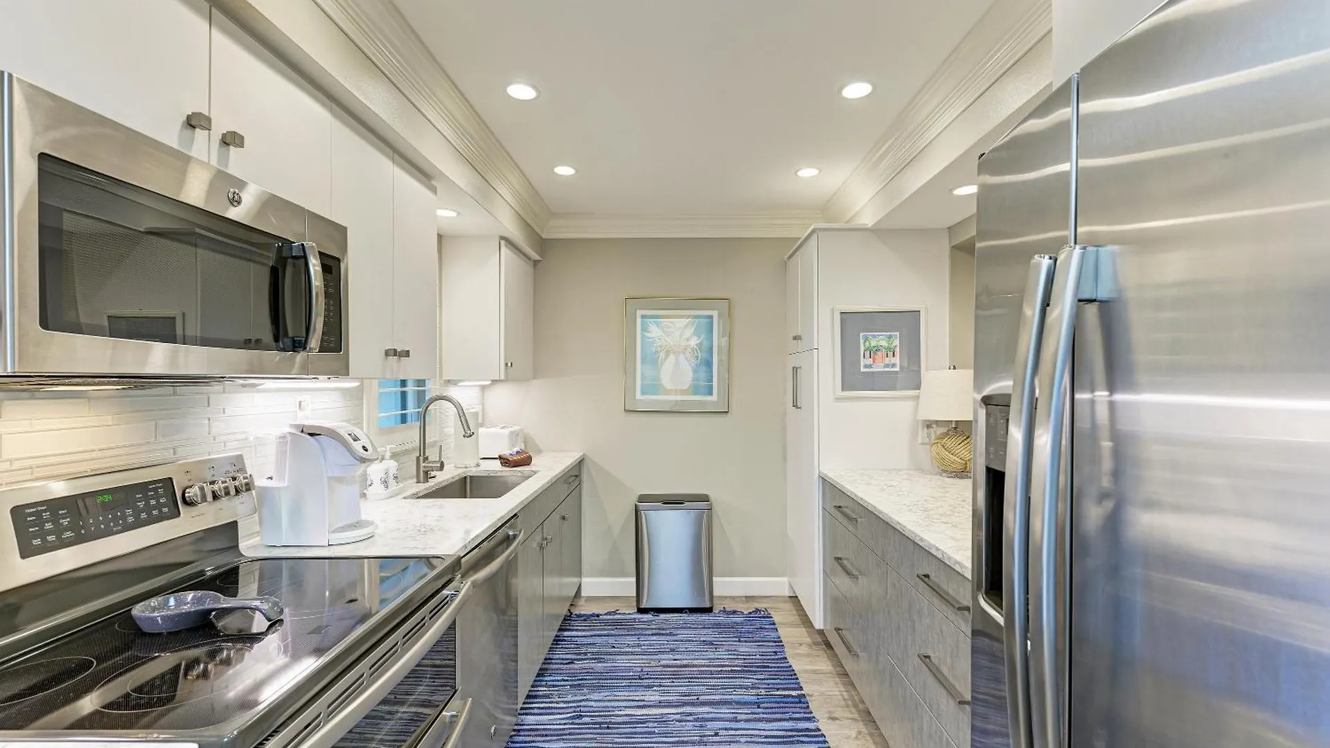 Sea Grape 6- Beachfront Apartment *
