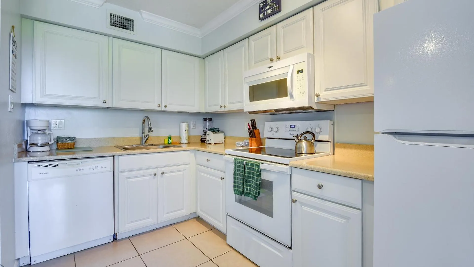 Gulf Getaway With Porch And Direct Access! Longboat Key