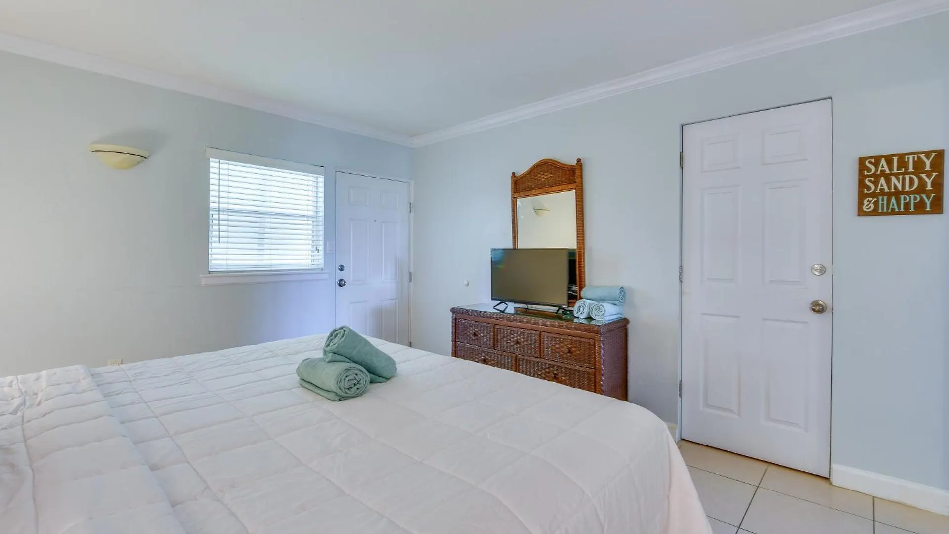 Gulf Getaway With Porch And Direct Access! Apartment