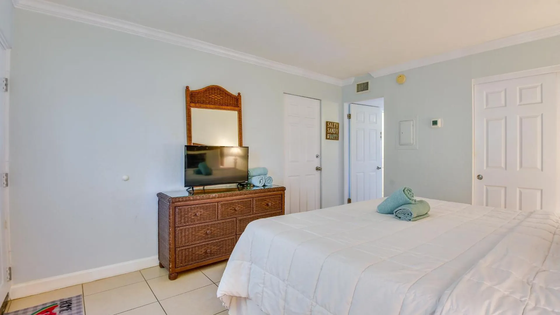 Gulf Getaway With Porch And Direct Access! Apartment *