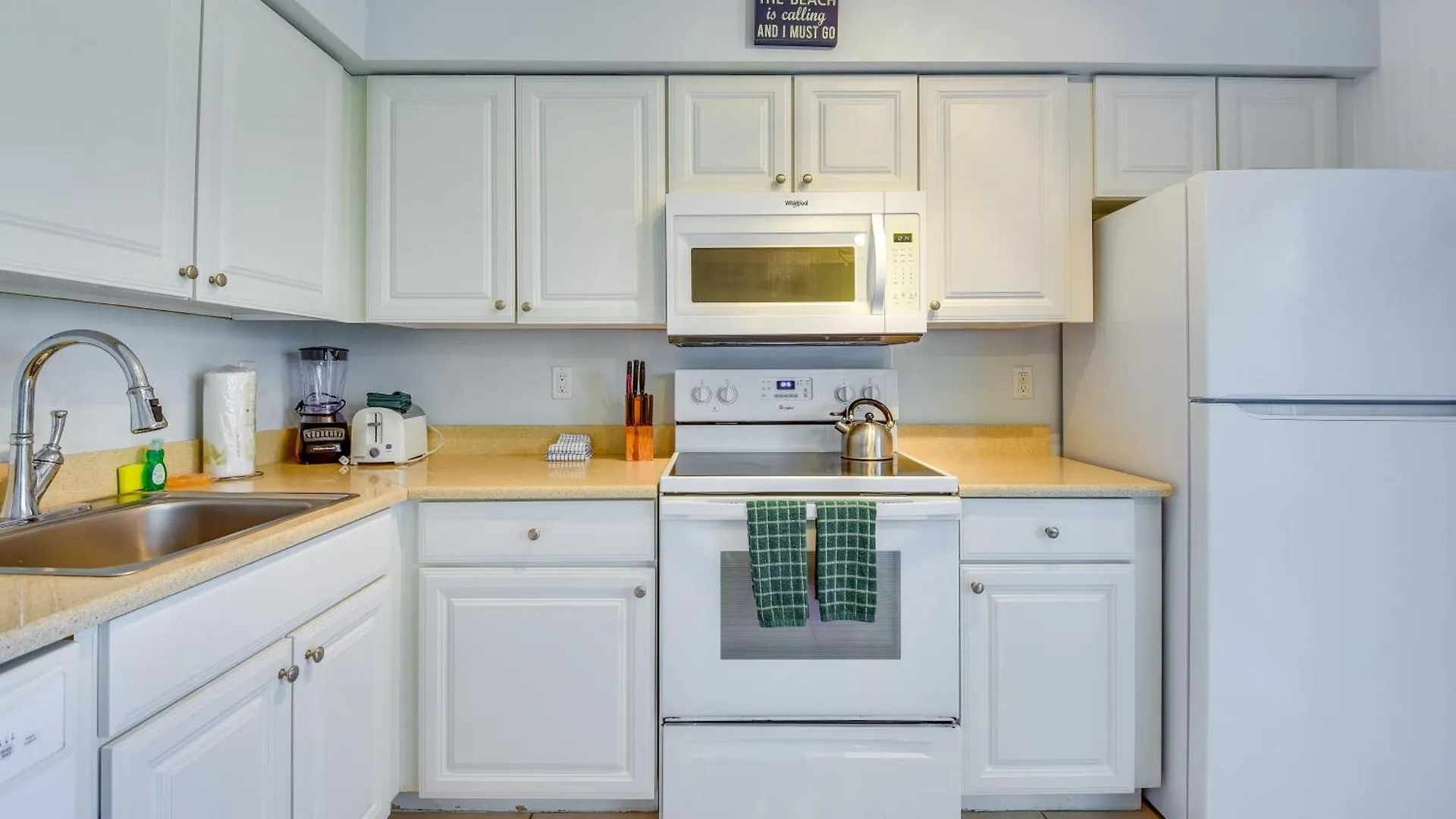 Apartment Gulf Getaway With Porch And Direct Access! Longboat Key