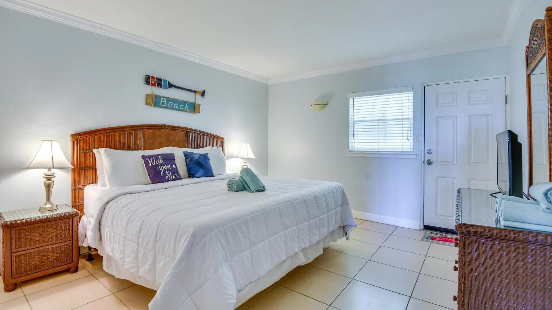 Gulf Getaway With Porch And Direct Access! Apartment