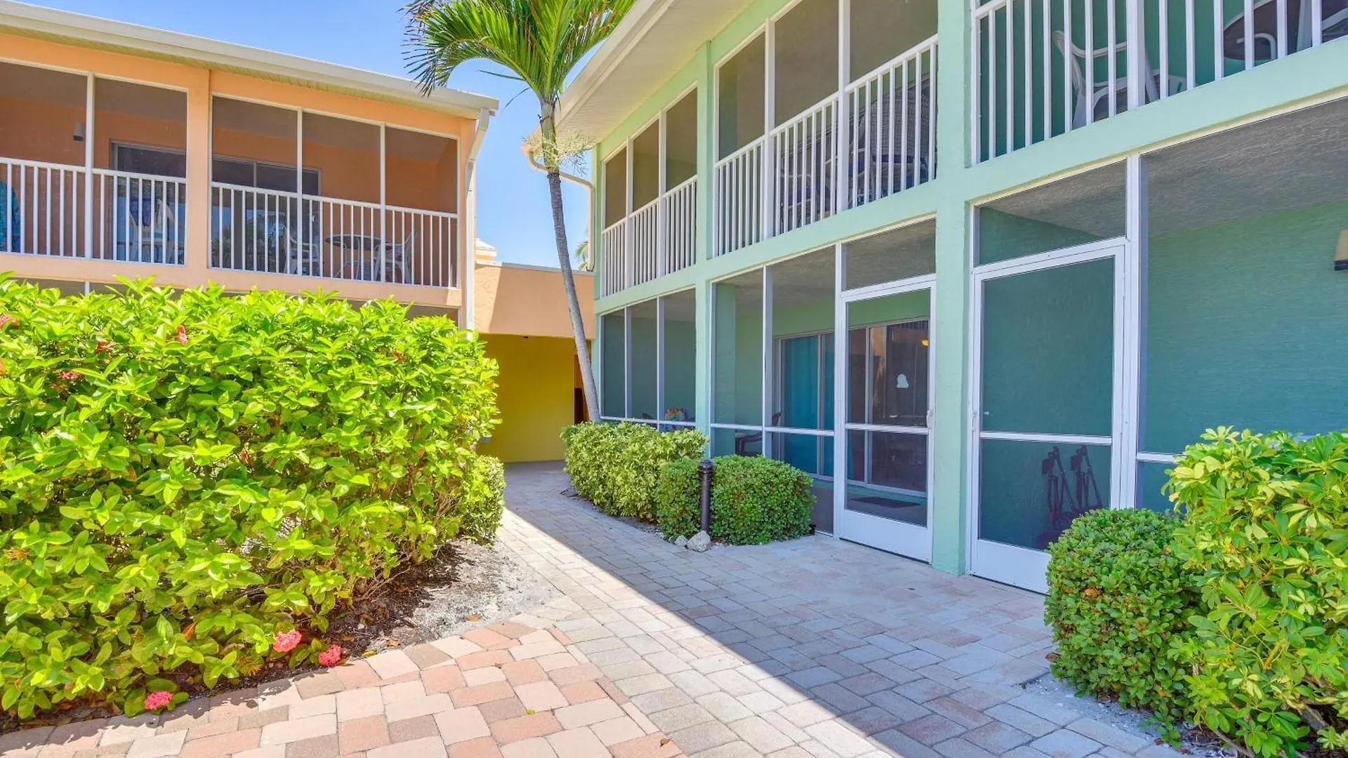 Gulf Getaway With Porch And Direct Access! Apartment Longboat Key