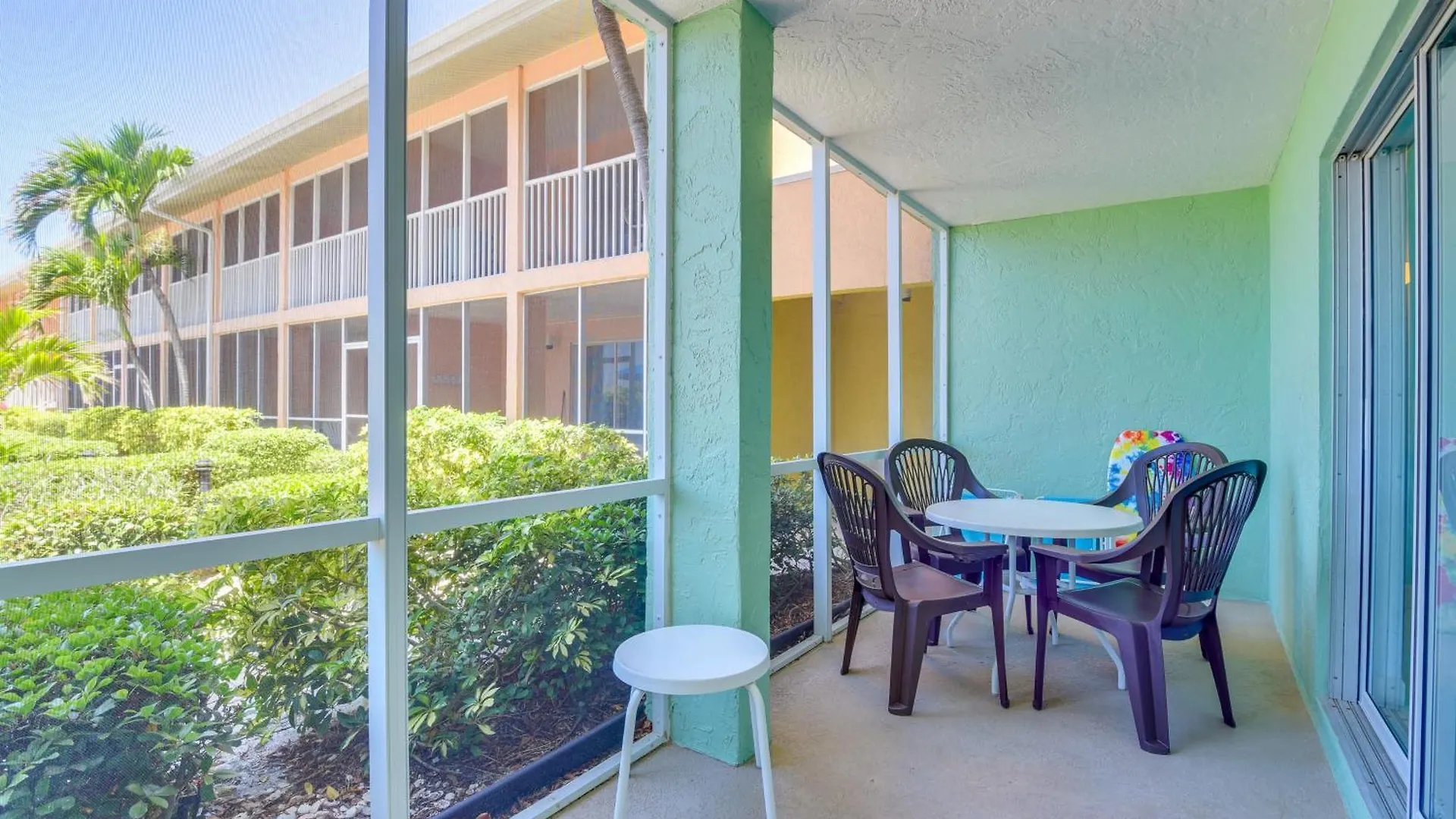 Gulf Getaway With Porch And Direct Access! Longboat Key
