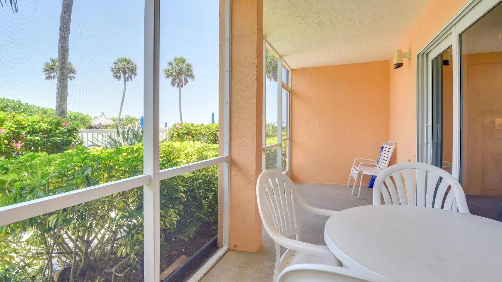 Sunlit Escape With Private Longboat Key