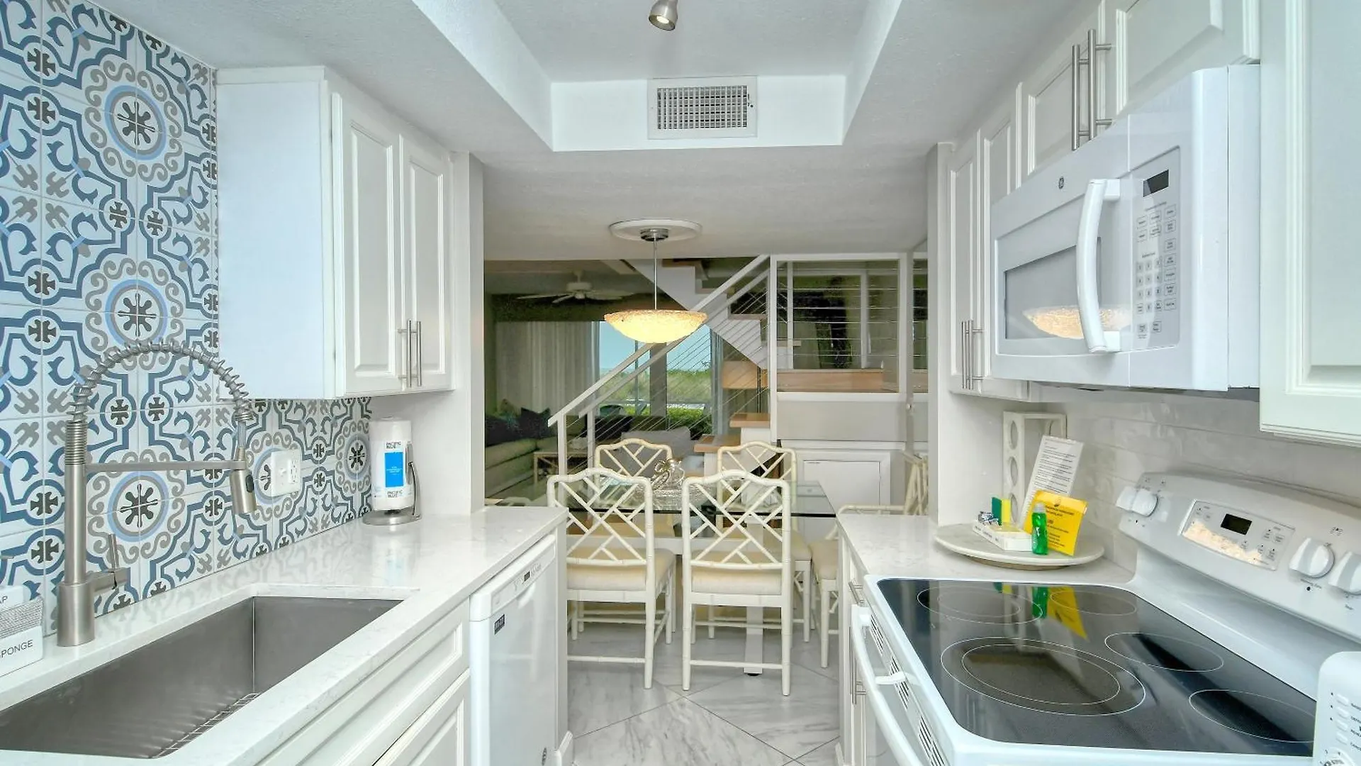 Laplaya 108b: Gulf View Retreat With Private Balcony Apartment *