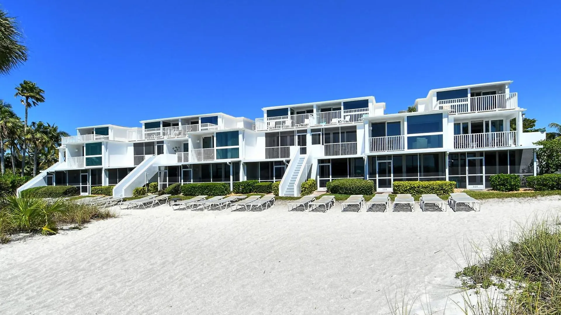 Laplaya 102e-tropical Garden View Near The Pool! Longboat Key