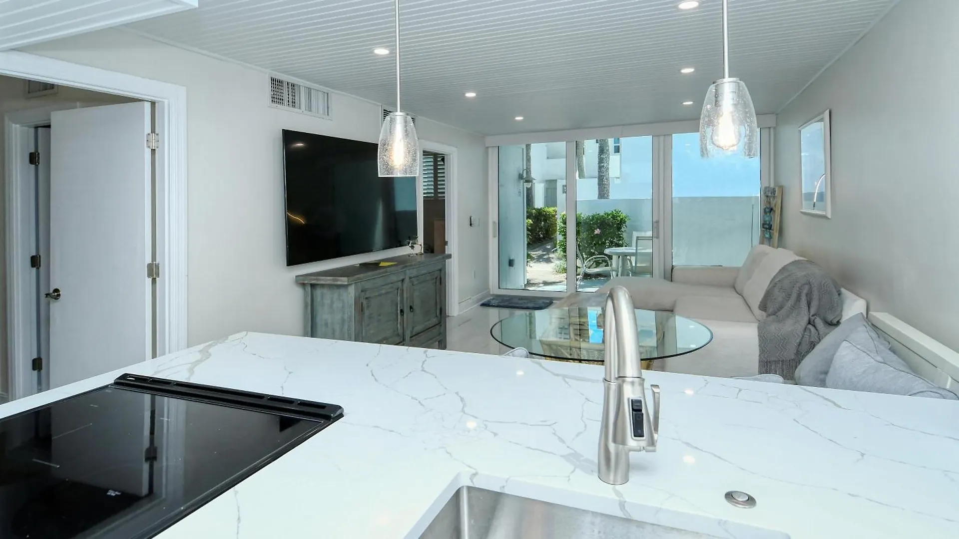 Apartment Laplaya 102e-tropical Garden View Near The Pool! Longboat Key