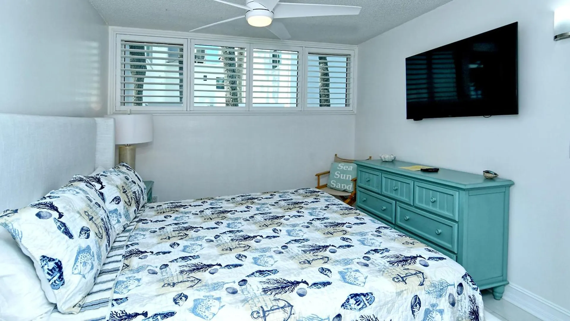 Laplaya 102e-tropical Garden View Near The Pool! Longboat Key