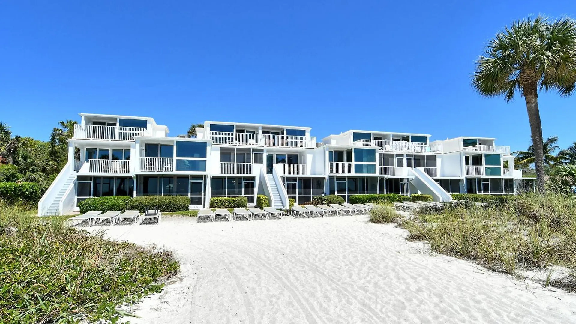 Laplaya 104e Perfectly Located Near The Path To The Just Steps From The Pool Apartment Longboat Key