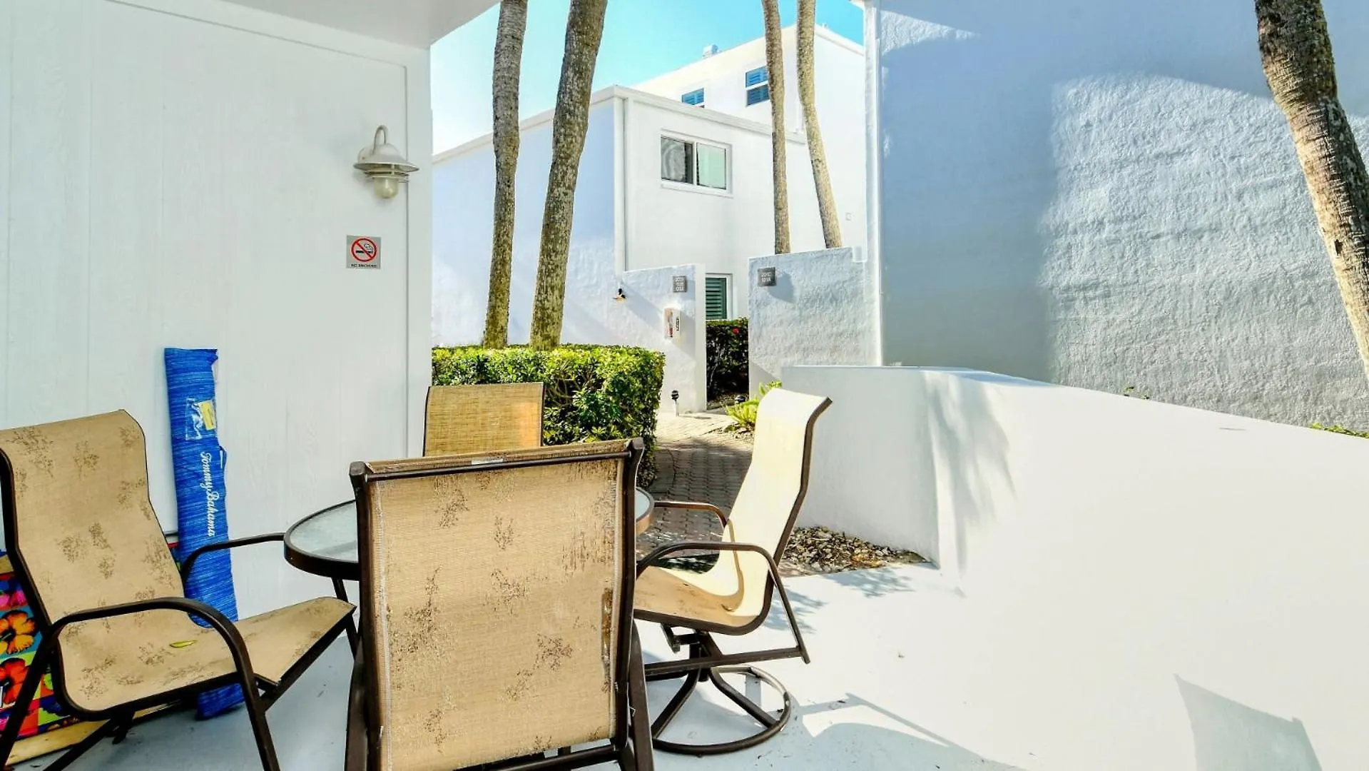 Laplaya 104e Perfectly Located Near The Path To The Just Steps From The Pool *