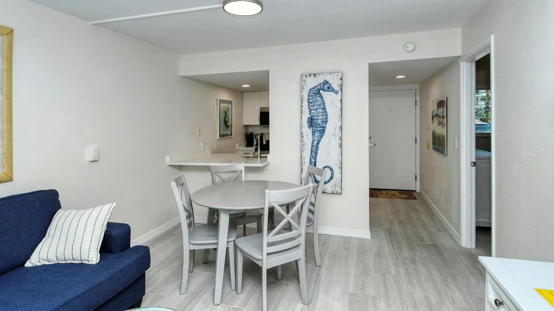 Laplaya 104e Perfectly Located Near The Path To The Just Steps From The Pool