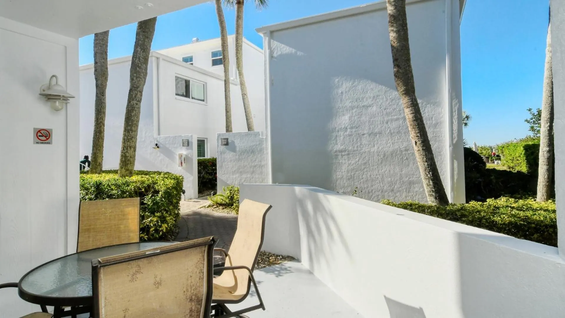 Laplaya 104e Perfectly Located Near The Path To The Just Steps From The Pool Apartment *