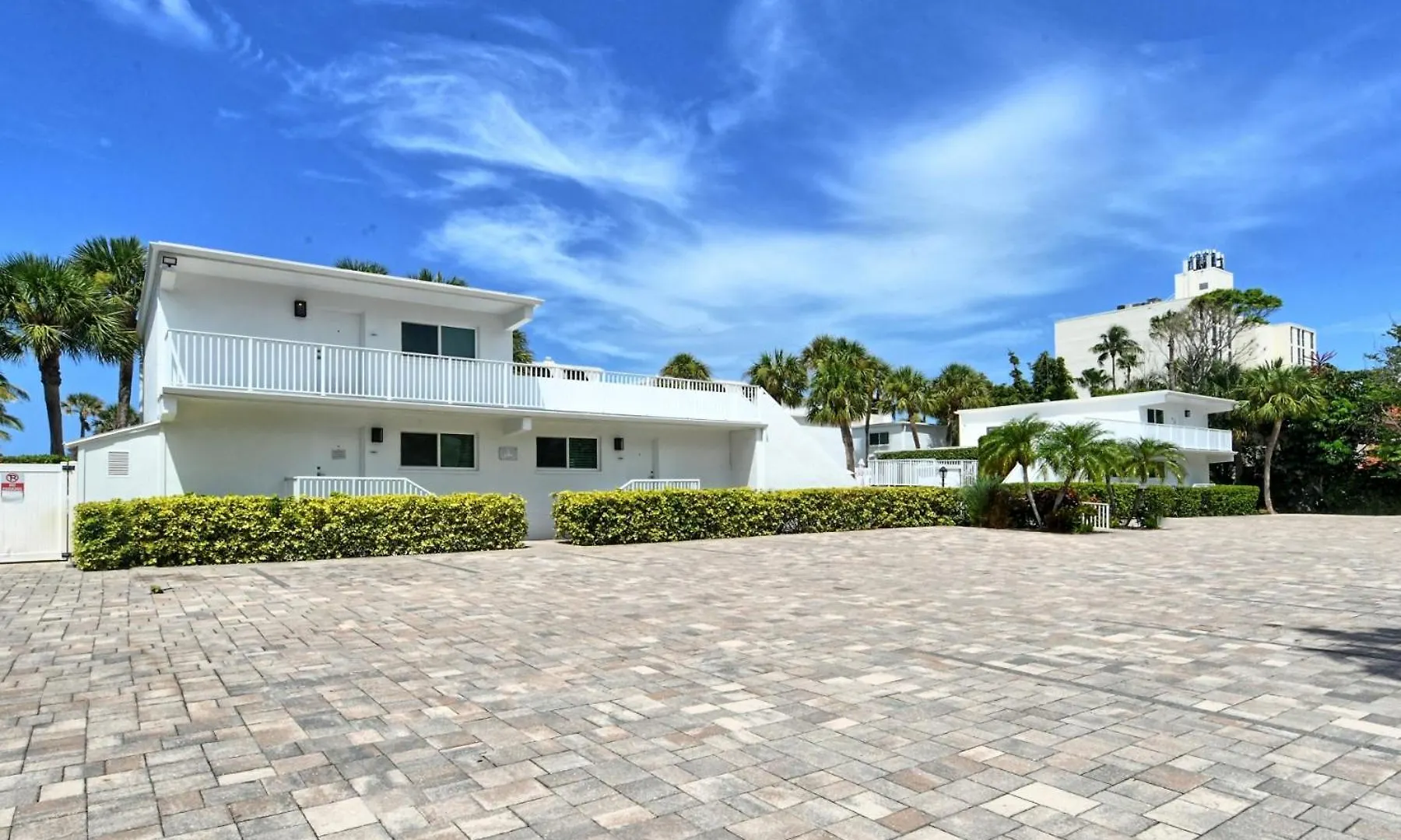 Laplaya 104e Perfectly Located Near The Path To The Just Steps From The Pool * Longboat Key