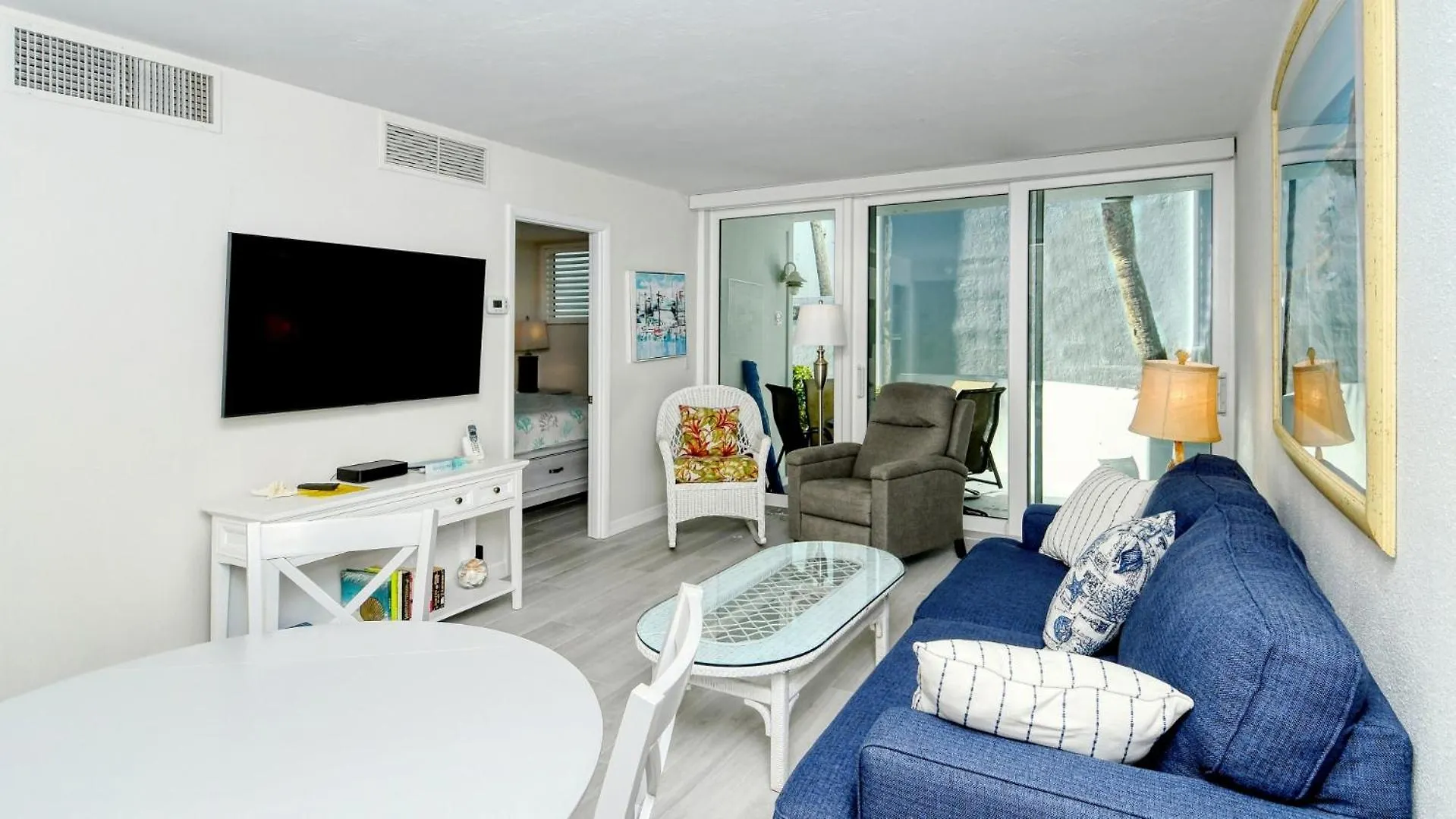 Laplaya 104e Perfectly Located Near The Path To The Just Steps From The Pool *