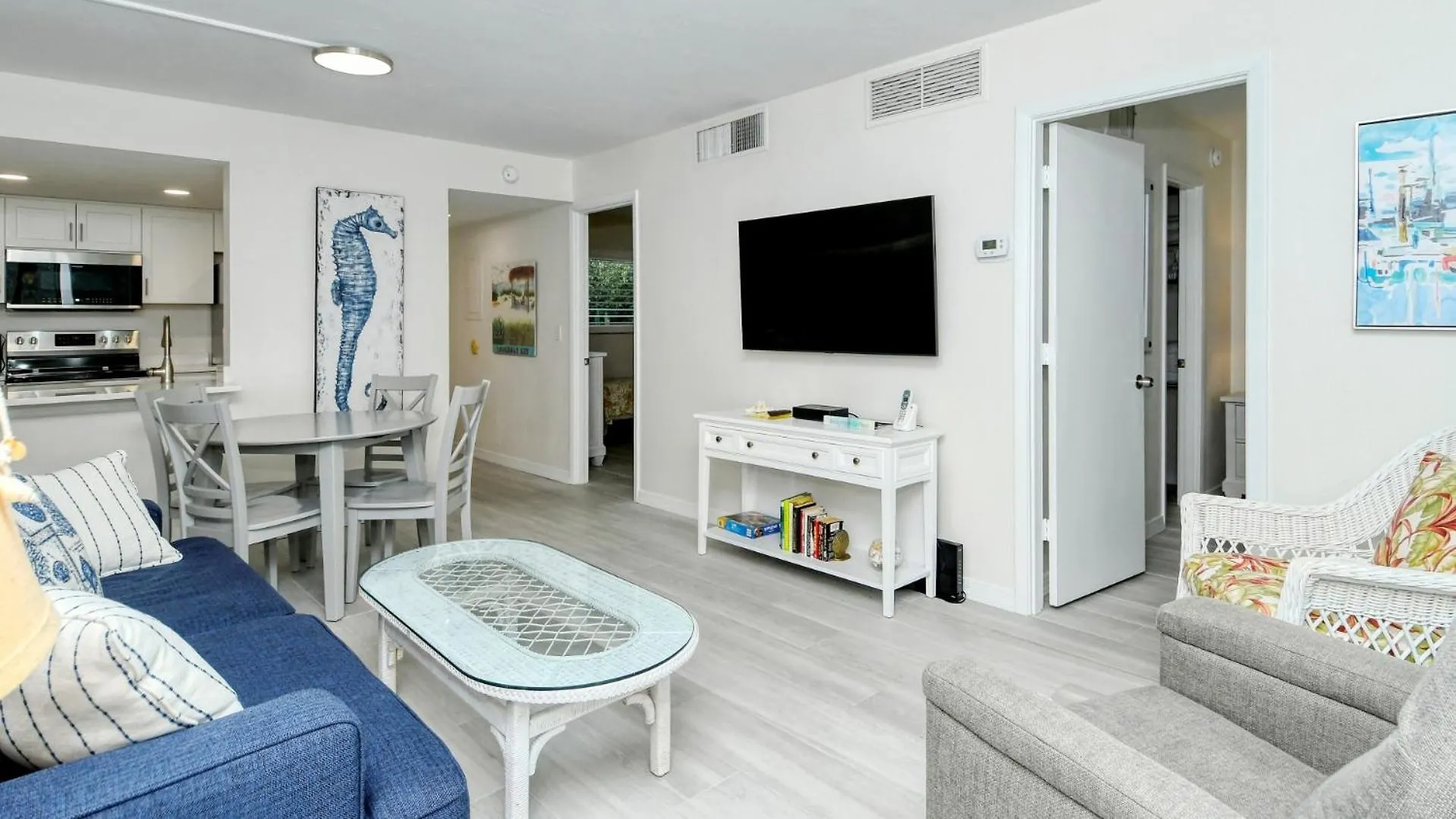 Laplaya 104e Perfectly Located Near The Path To The Just Steps From The Pool *