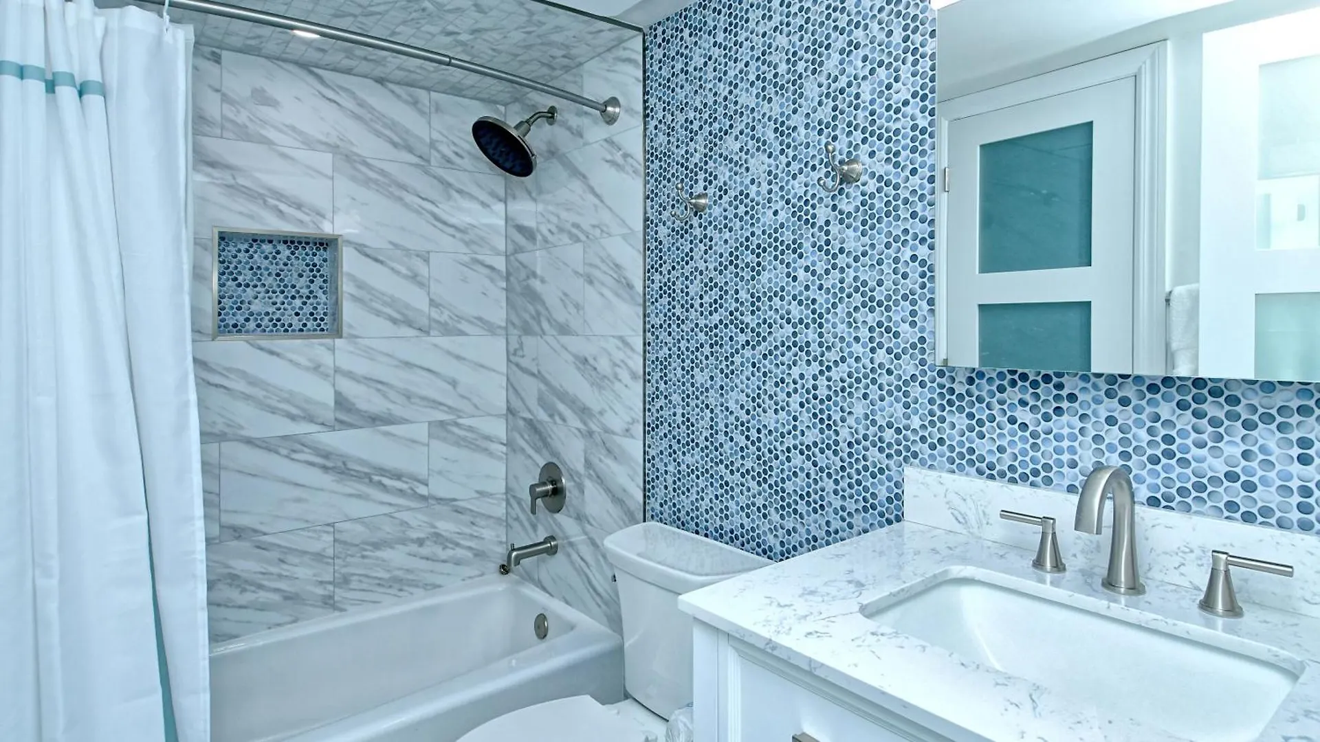 Laplaya 102e-tropical Garden View Near The Pool! * Longboat Key