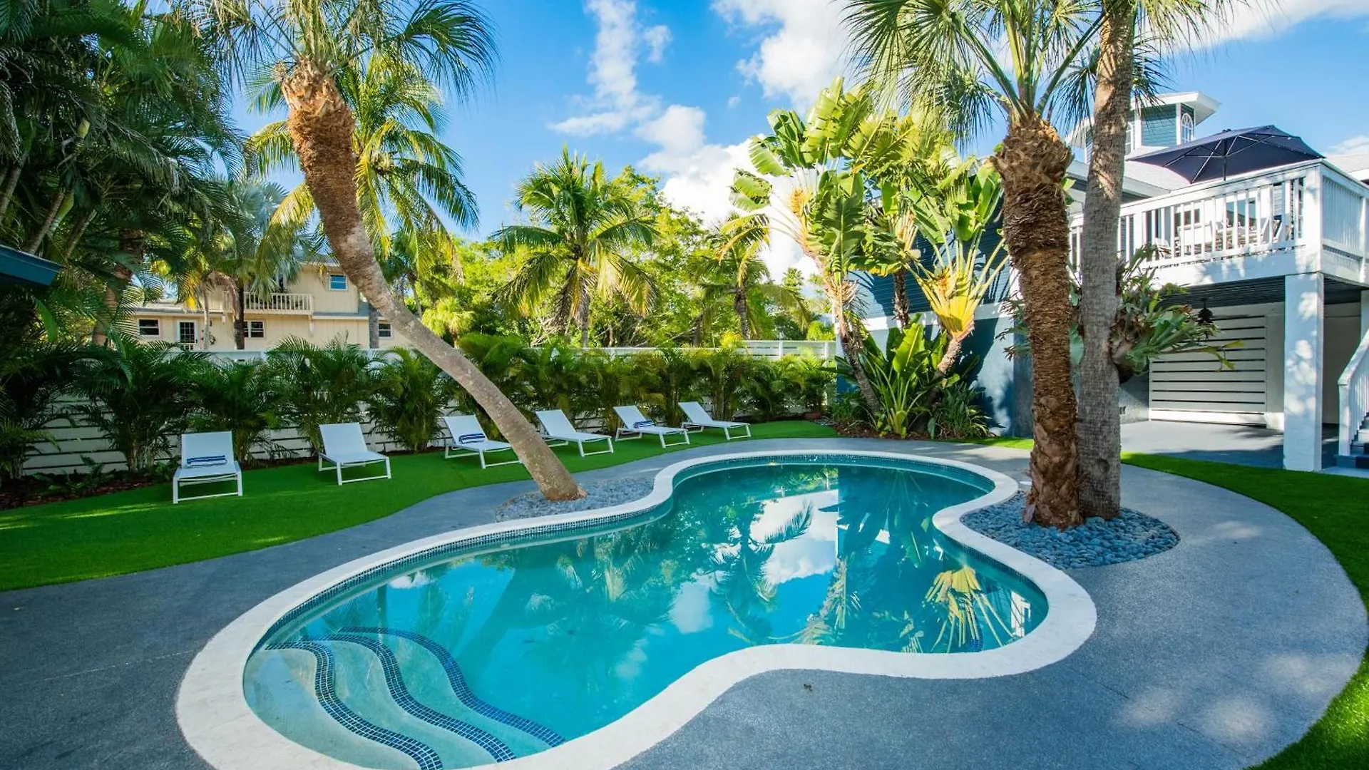 Casa Azul Compound *