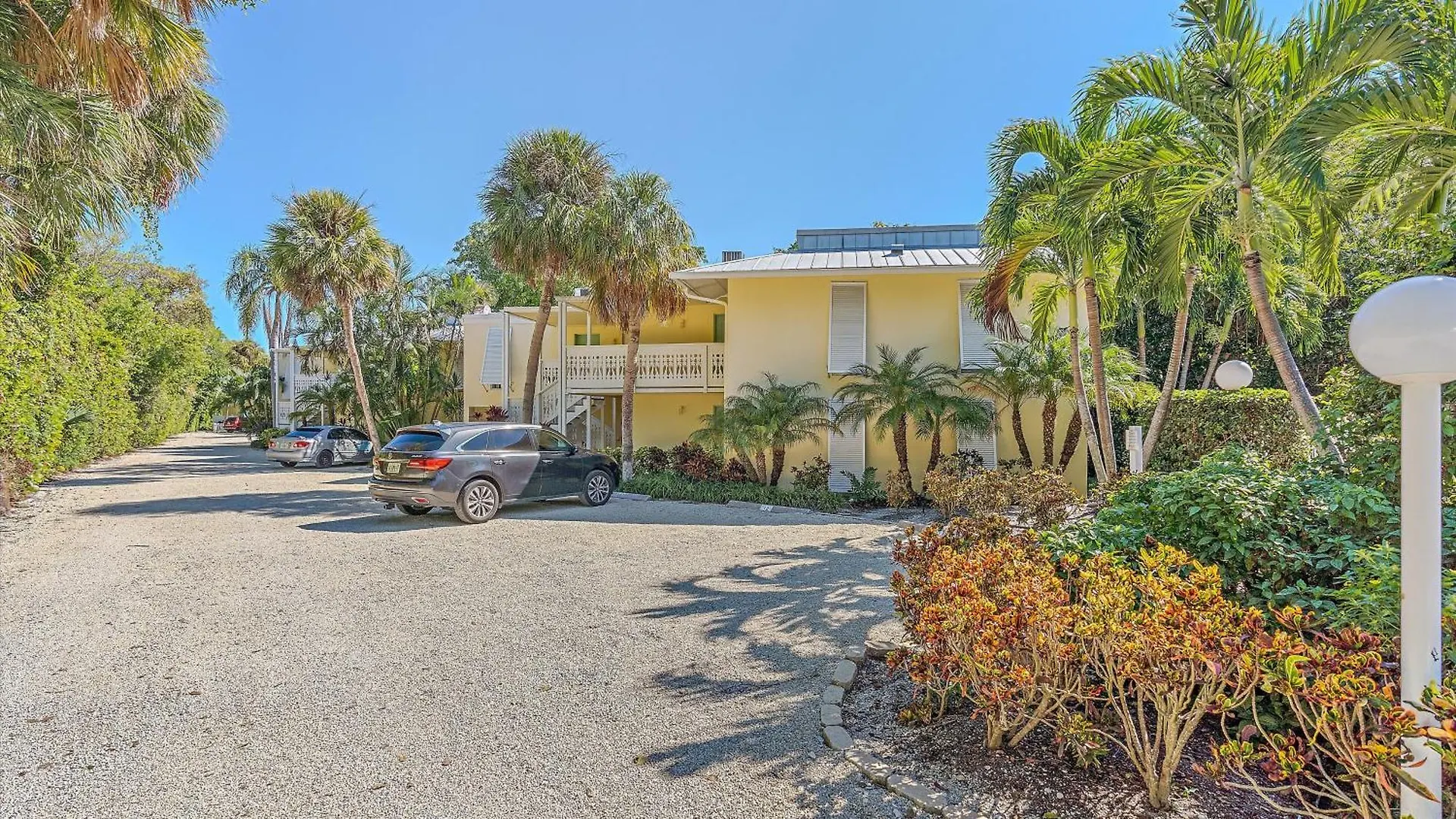 Just Beachy Apartment