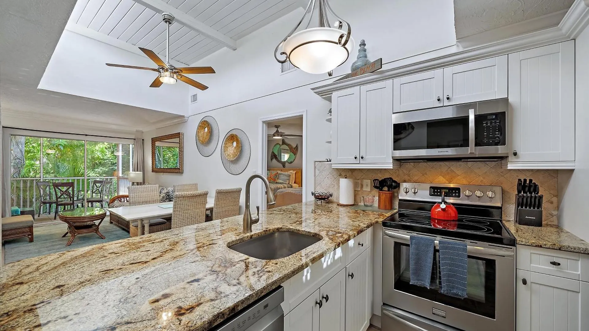 Just Beachy Apartment *