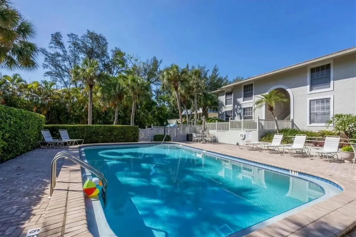Apartment Luxury Beachfront Retreat On *