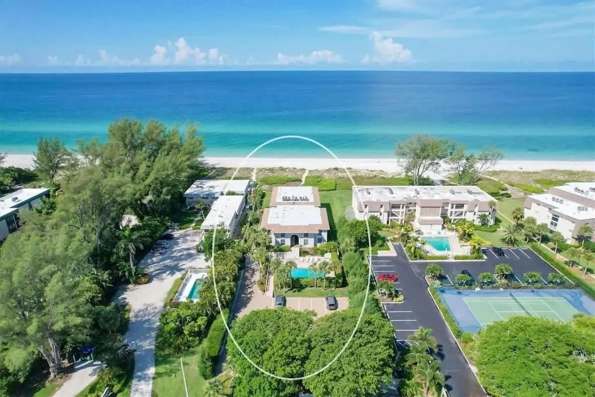 Luxury Beachfront Retreat On Apartment Longboat Key