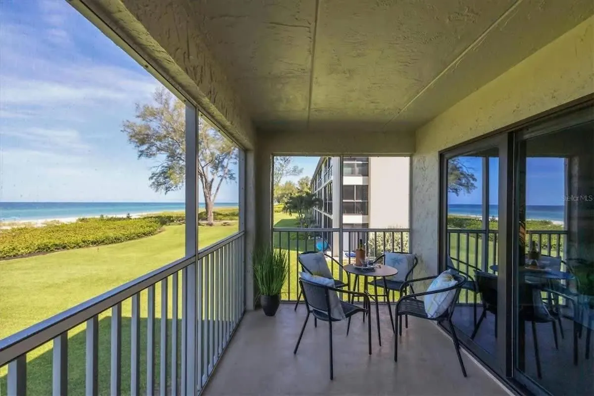 Apartment Luxury Beachfront Retreat On