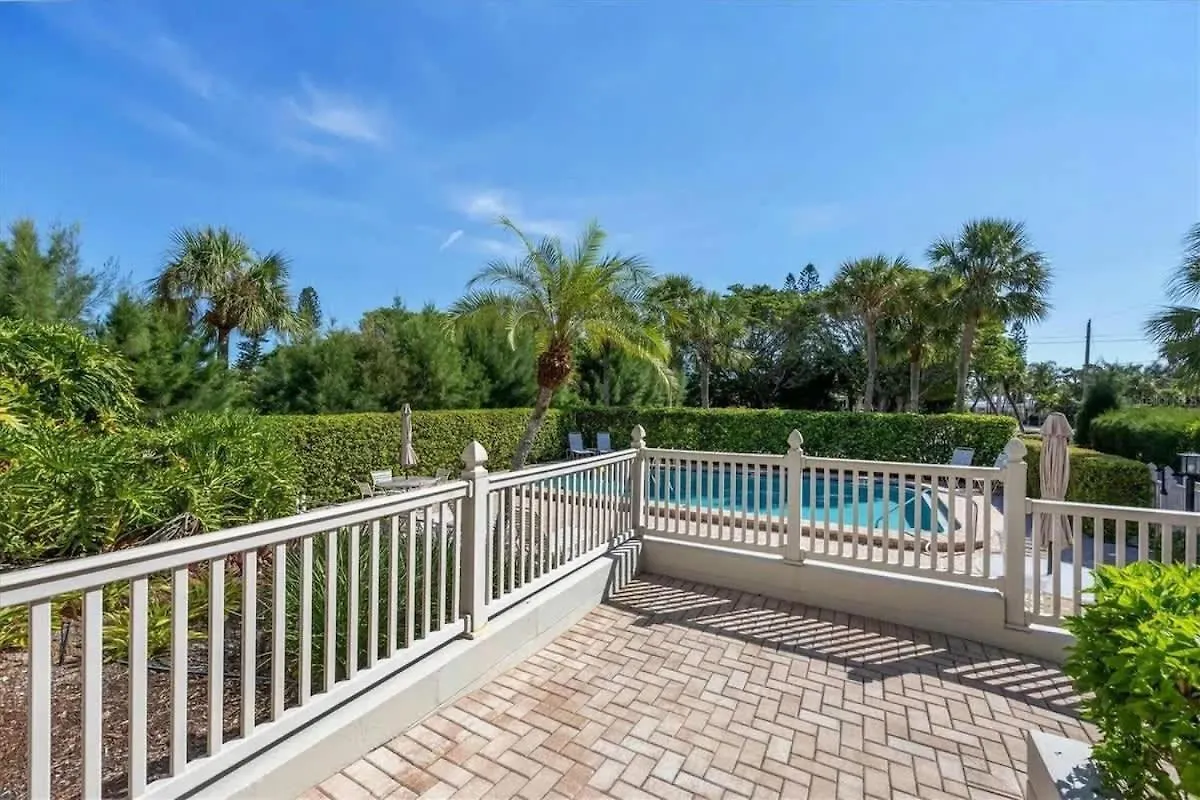 Luxury Beachfront Retreat On Apartment Longboat Key