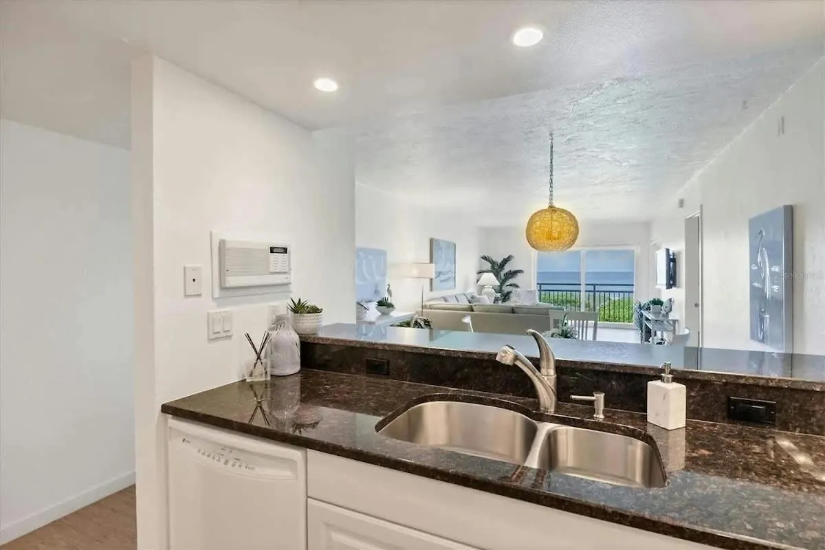 Apartment Luxury Beachfront Retreat On