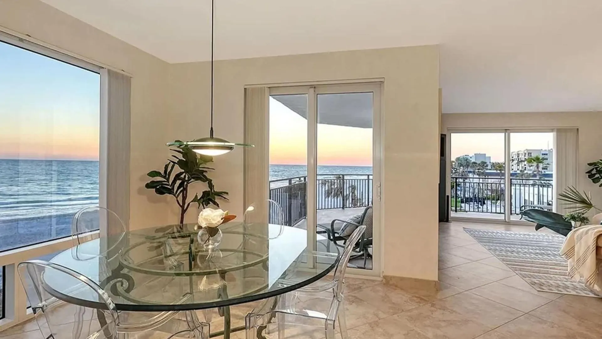 Beachfront Stunning Gulf Views In Apartment