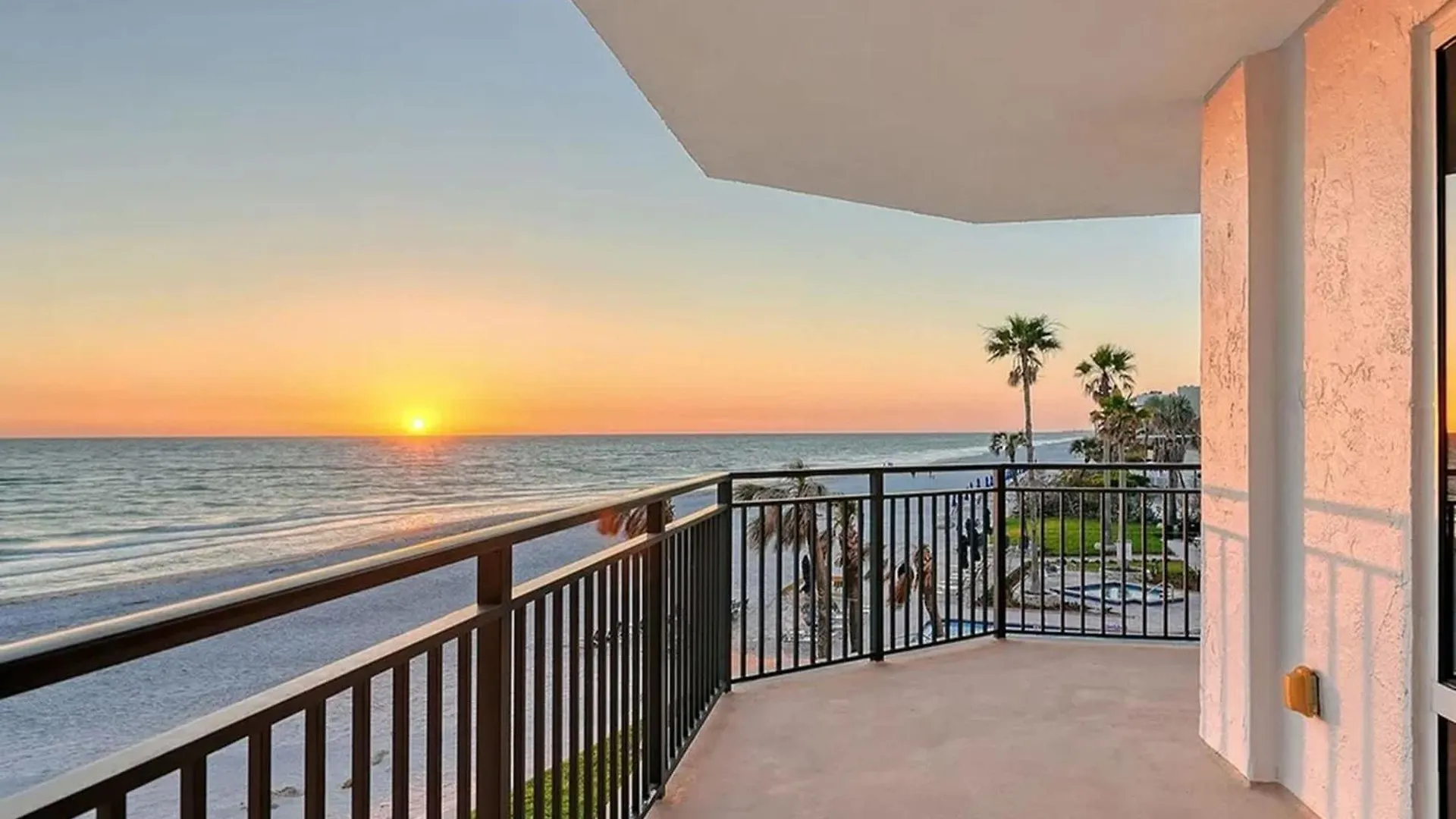 Beachfront Stunning Gulf Views In Apartment *